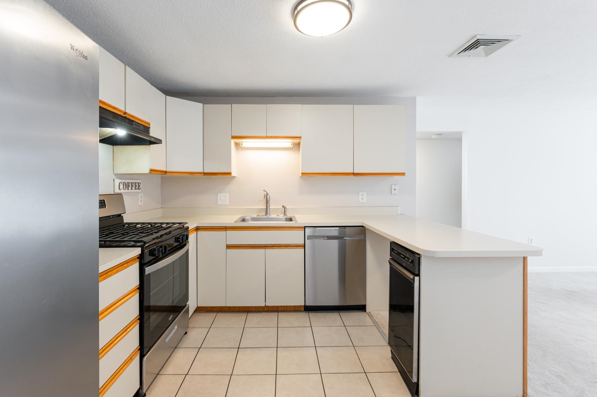 Homes for sale in Nashua, NH | 2 Roedean Dr #307, Nashua, NH 03063 | MLS# 5076425