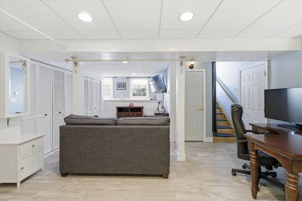 29 Marion St, Goffstown, NH 03045