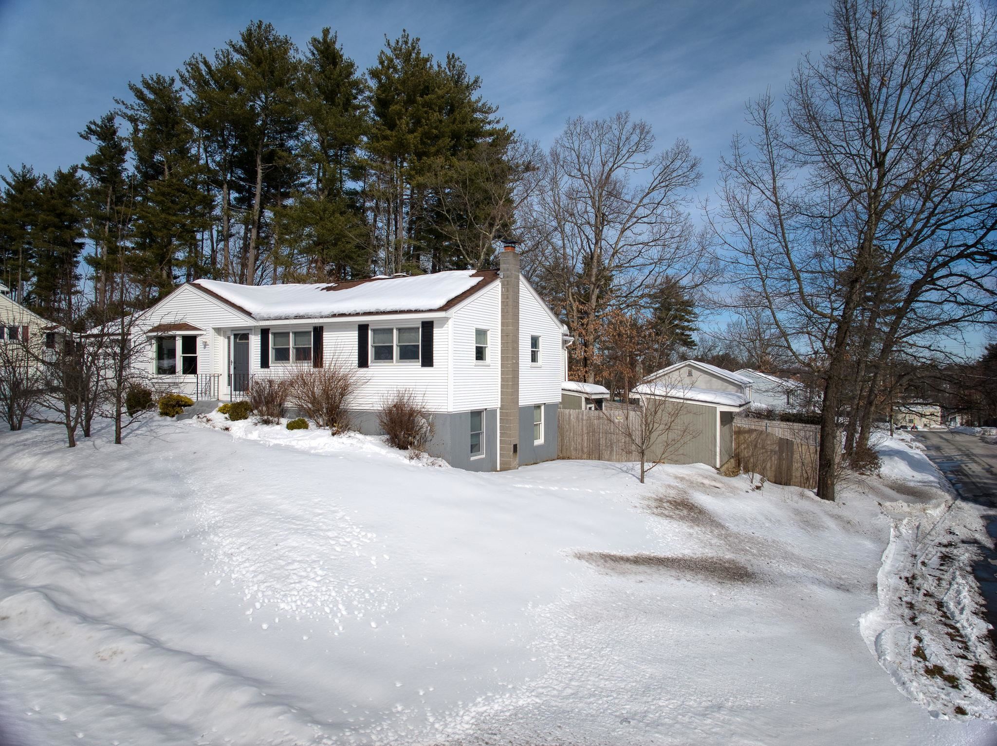 29 Nottingham Dr, Nashua, NH 03062