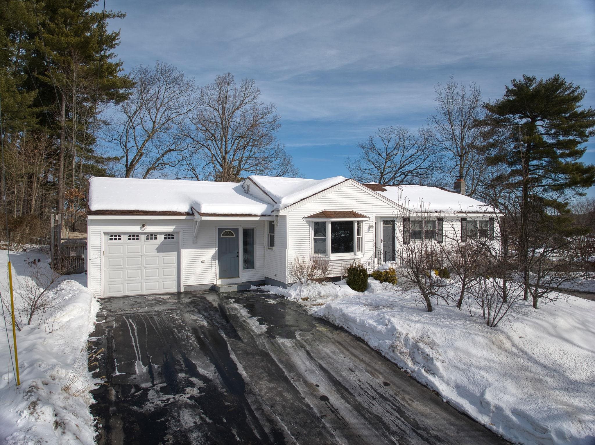 29 Nottingham Dr, Nashua, NH 03062