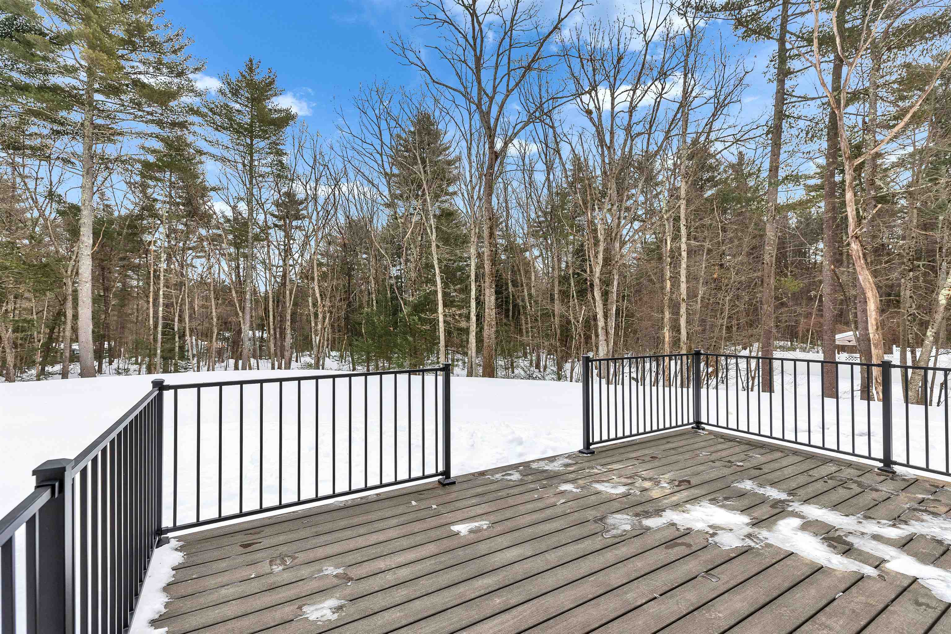 27 Beaver Ln, Bedford, NH 03110