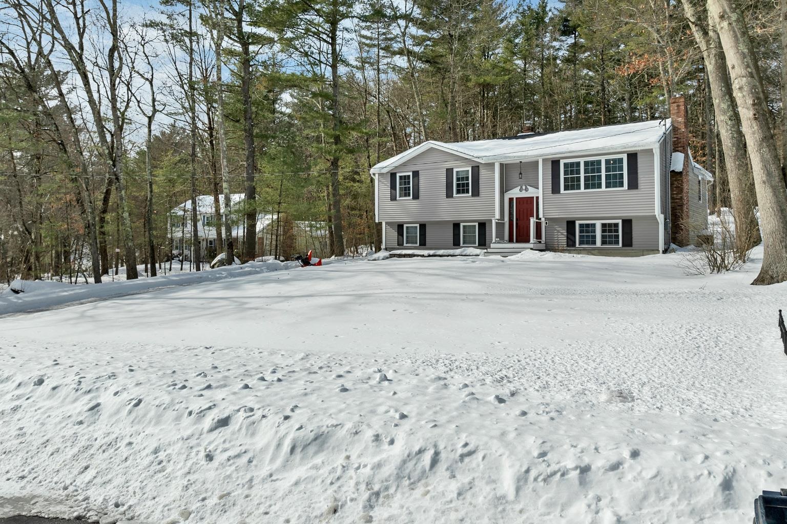 17 Twilight Dr, Nashua, NH 03062