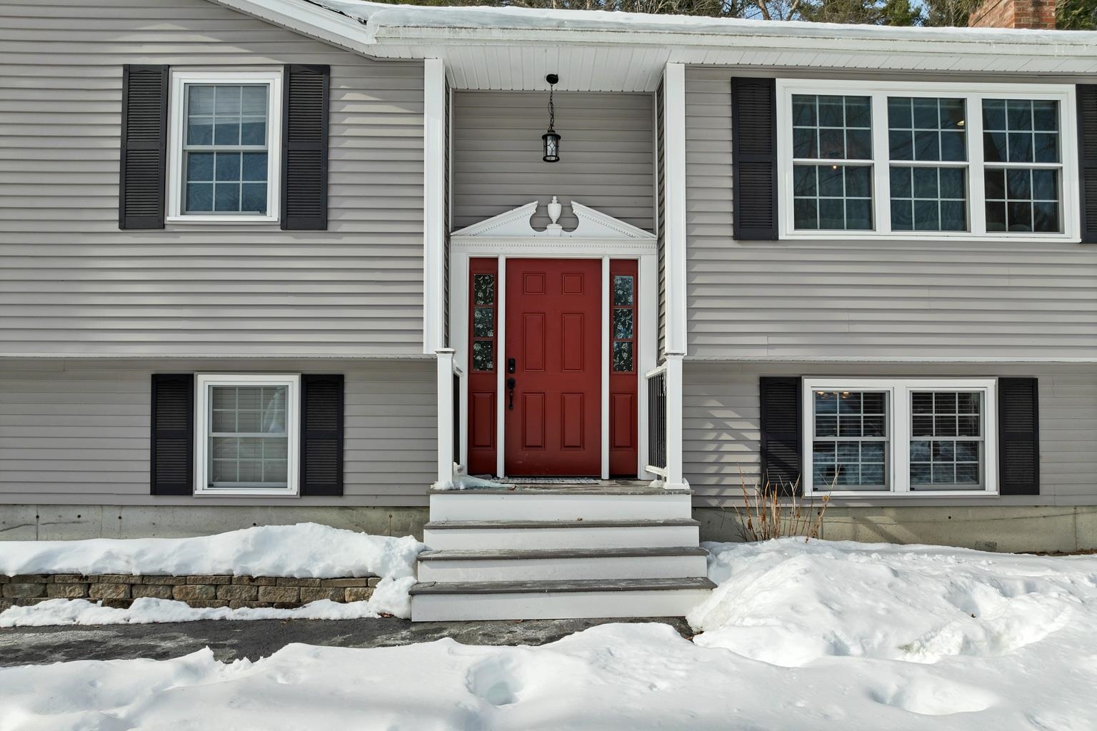 17 Twilight Dr, Nashua, NH 03062