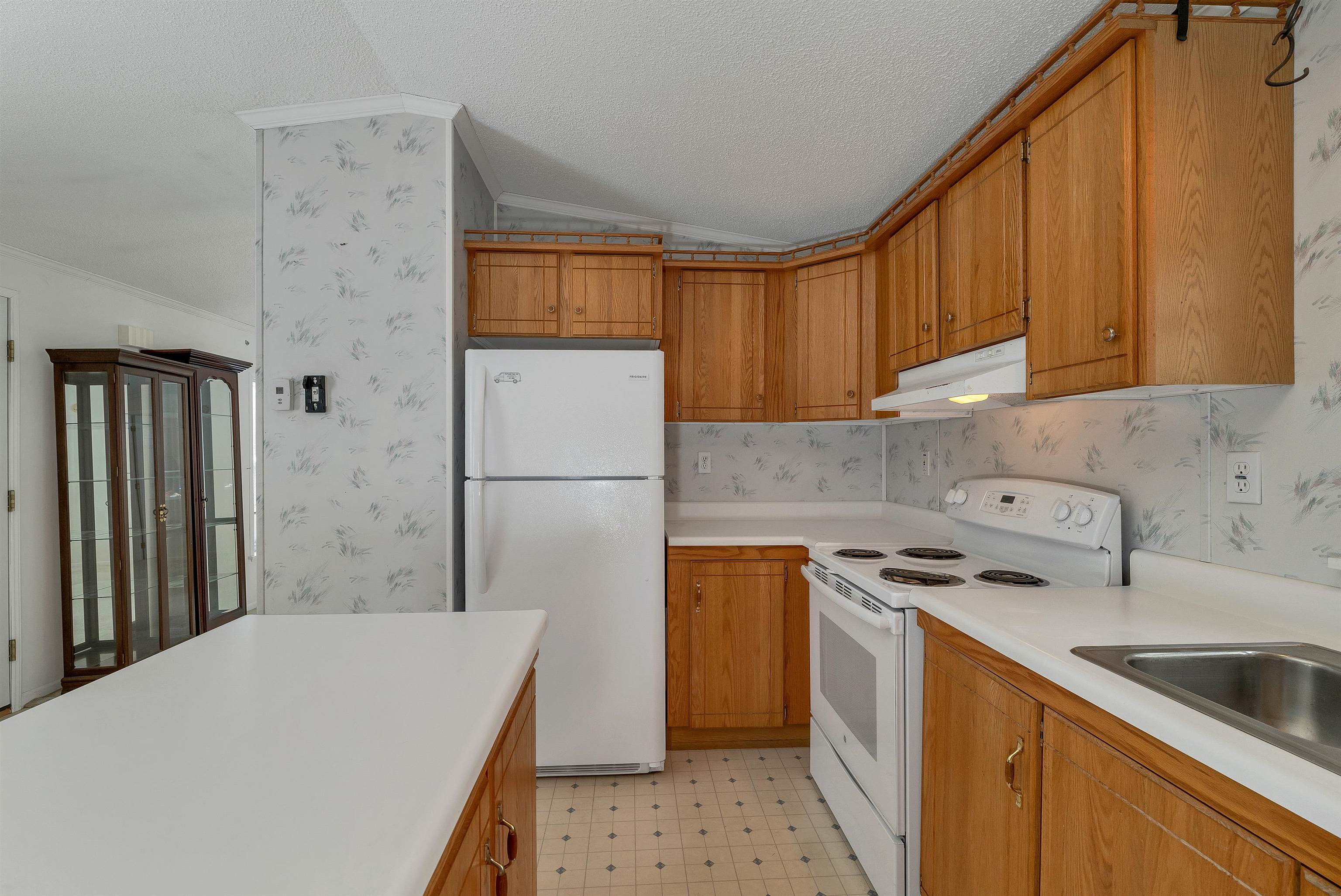 732 Concord Stage Rd, Weare, NH 03281