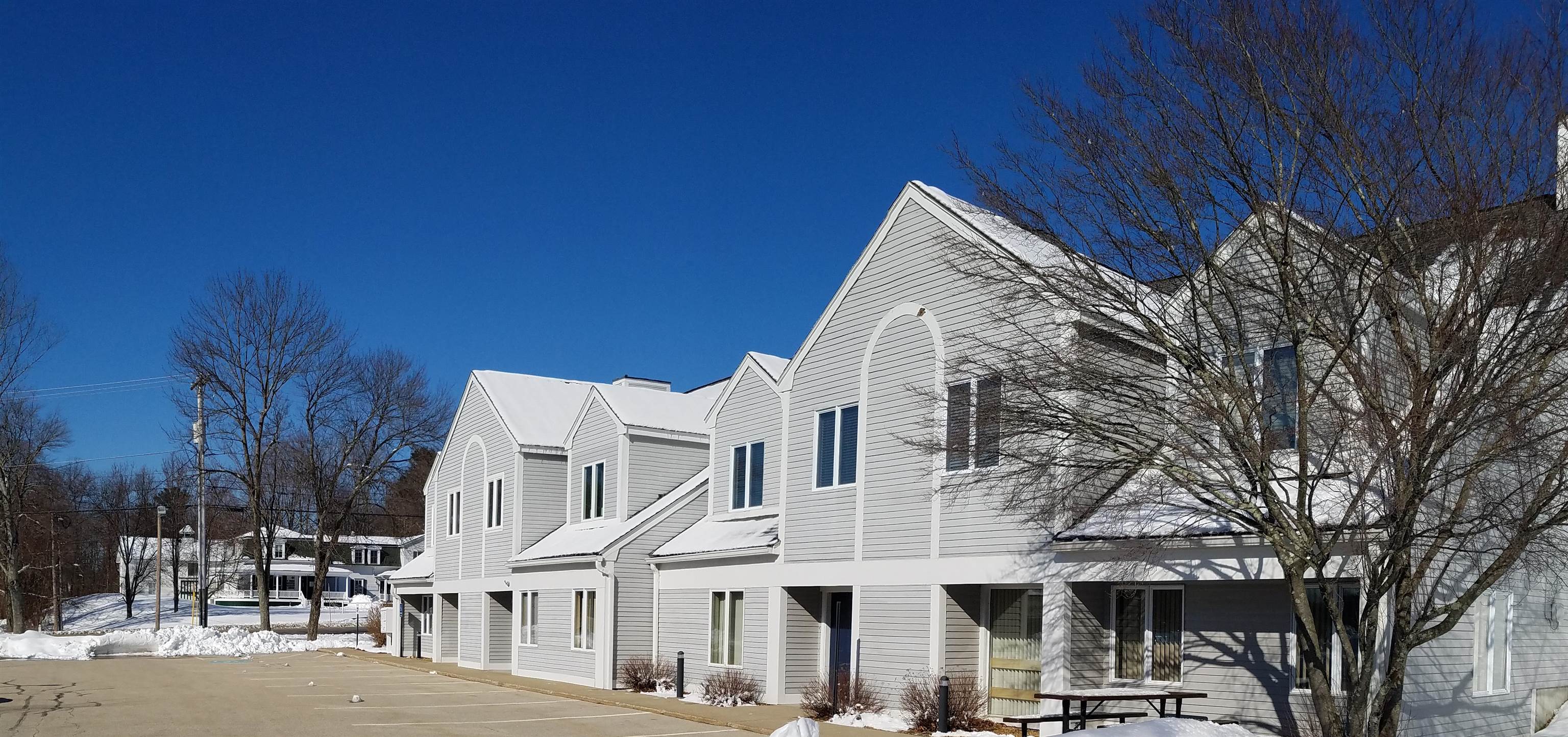 184 Mammoth Rd, Londonderry, NH 03053