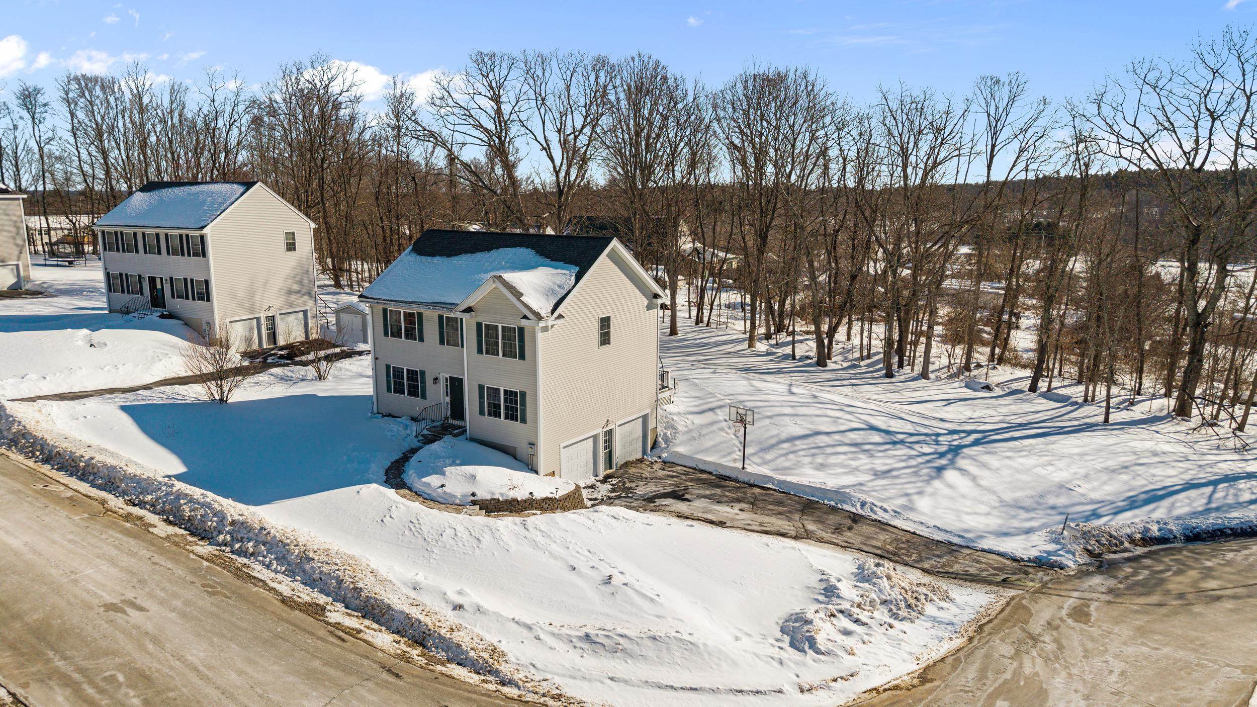 7 Lincoln Ln, Chester, NH 03036