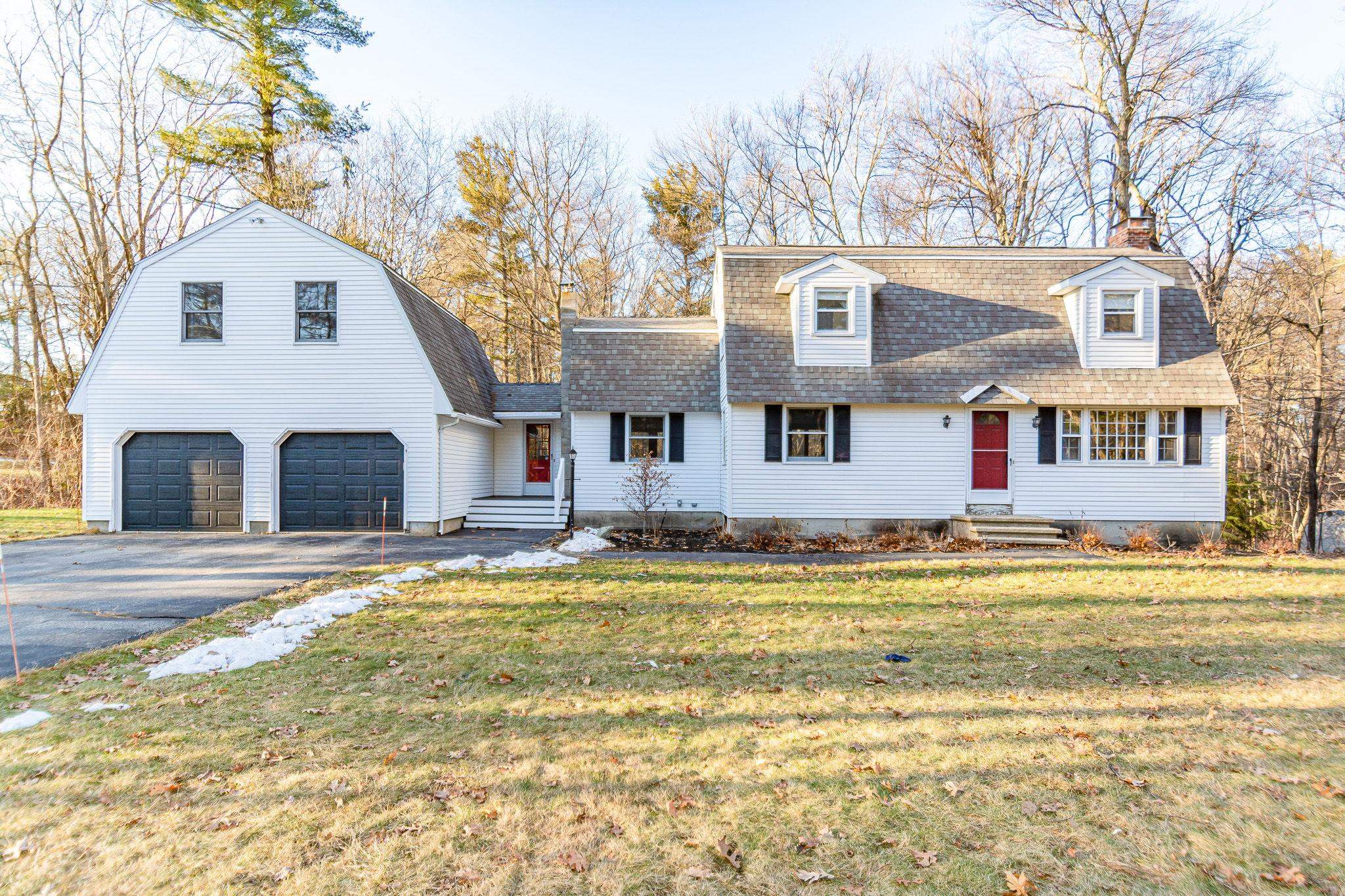 14 Londonderry Rd, Windham, NH 03087