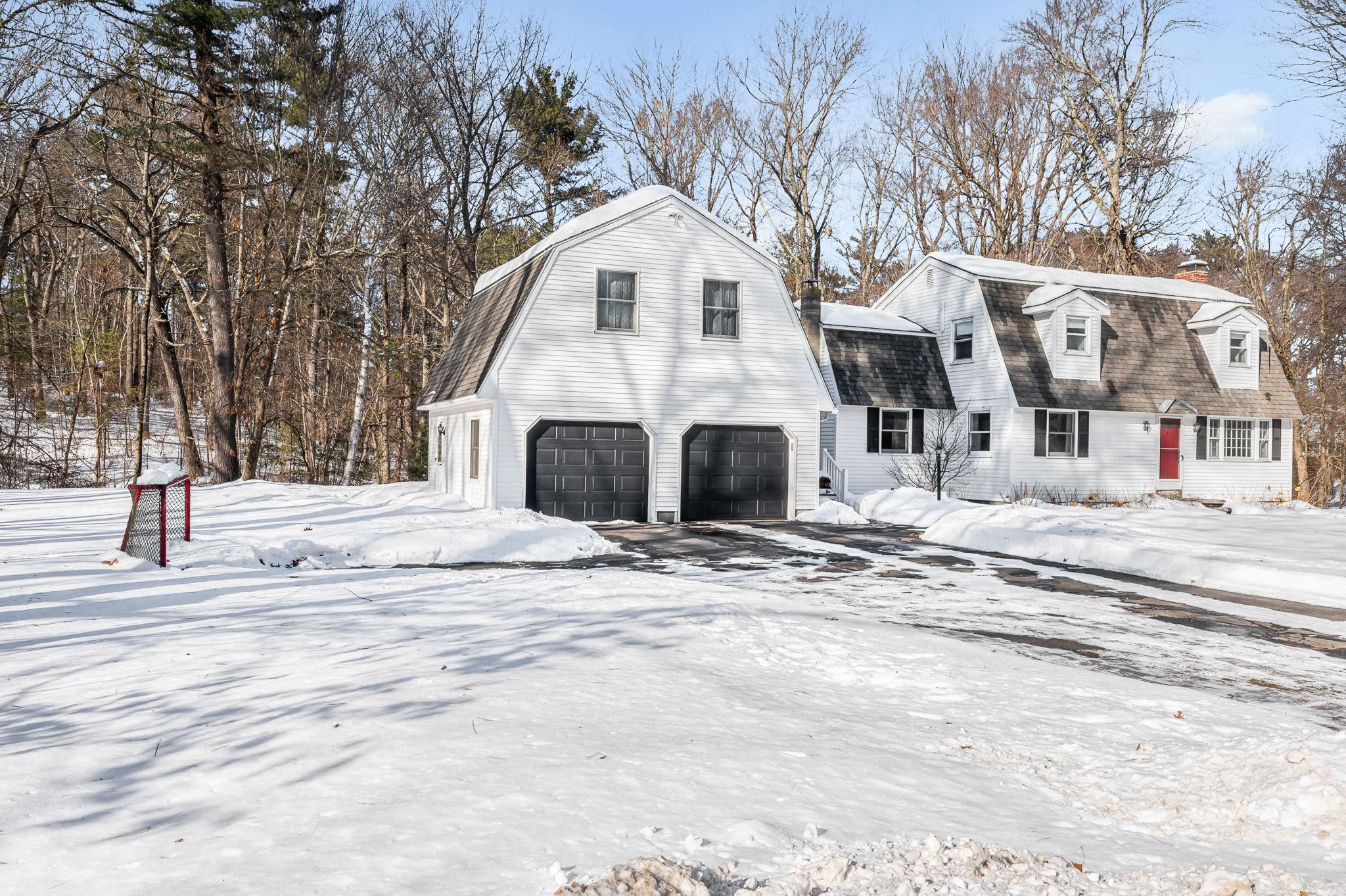 14 Londonderry Rd, Windham, NH 03087
