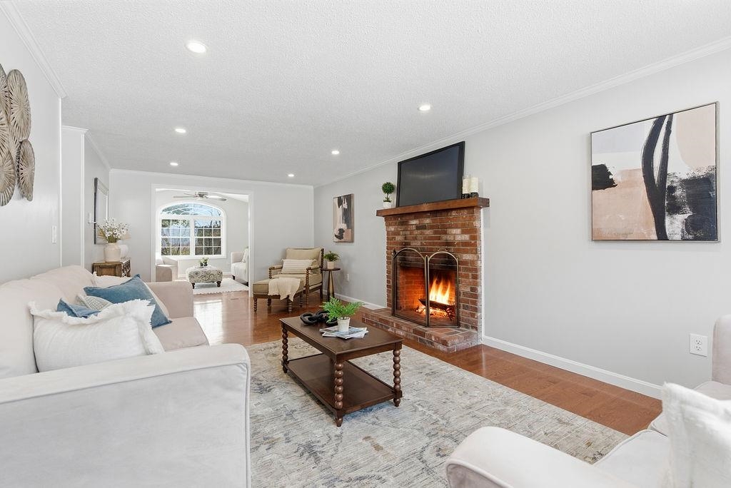 26 Old Coach Rd, Nashua, NH 03062-1642