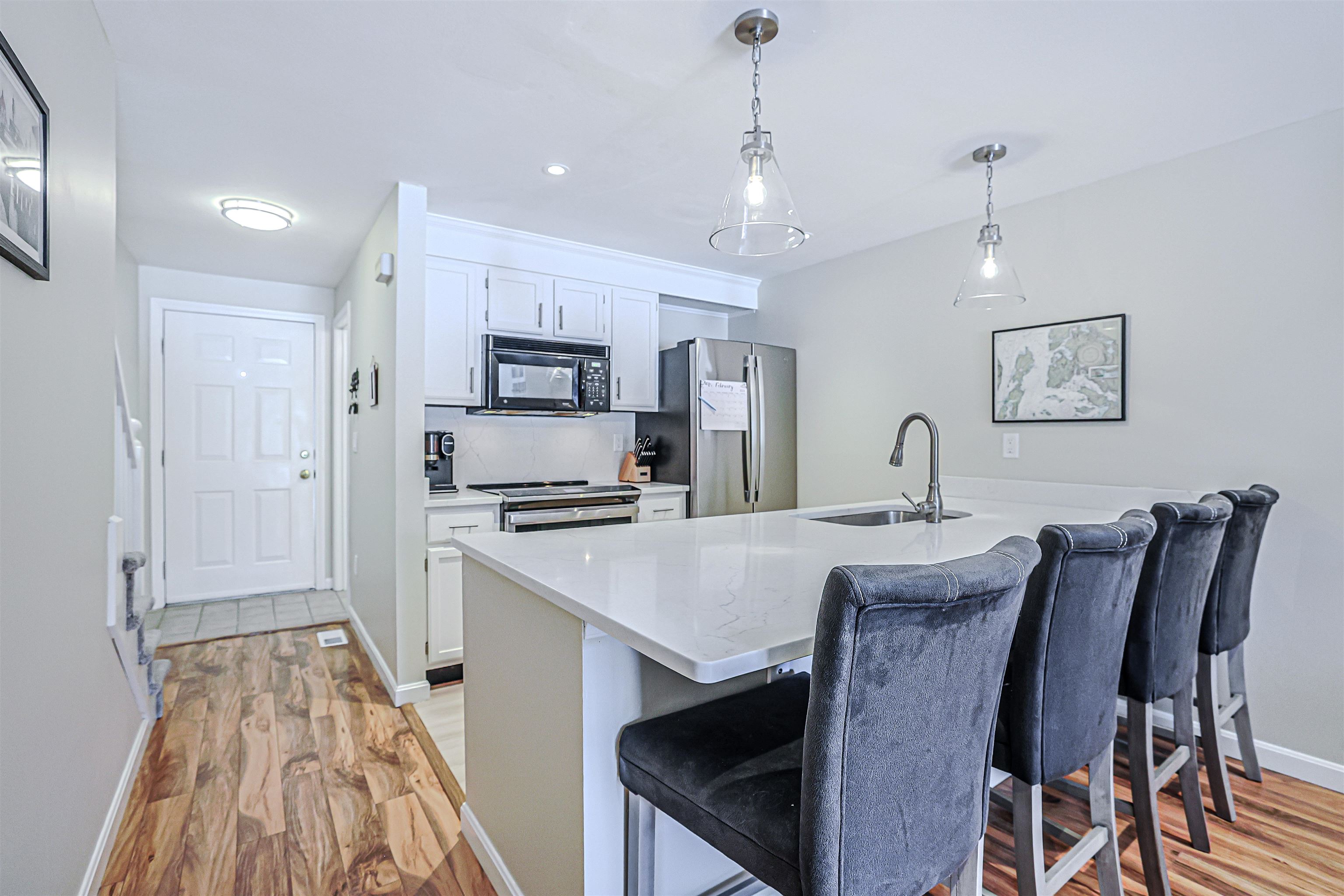 35 Montrose Dr, Stratham, NH 03885