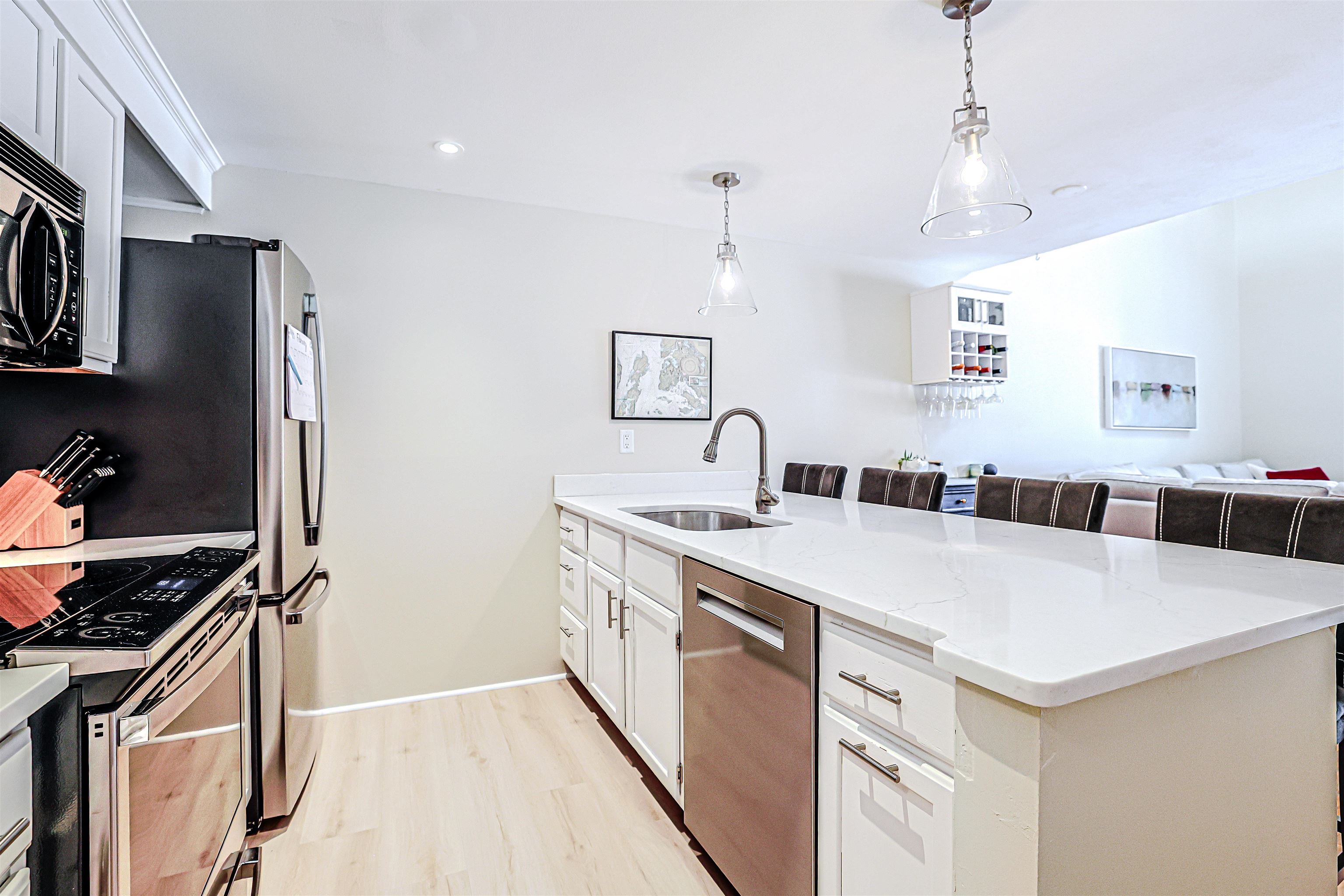 35 Montrose Dr, Stratham, NH 03885