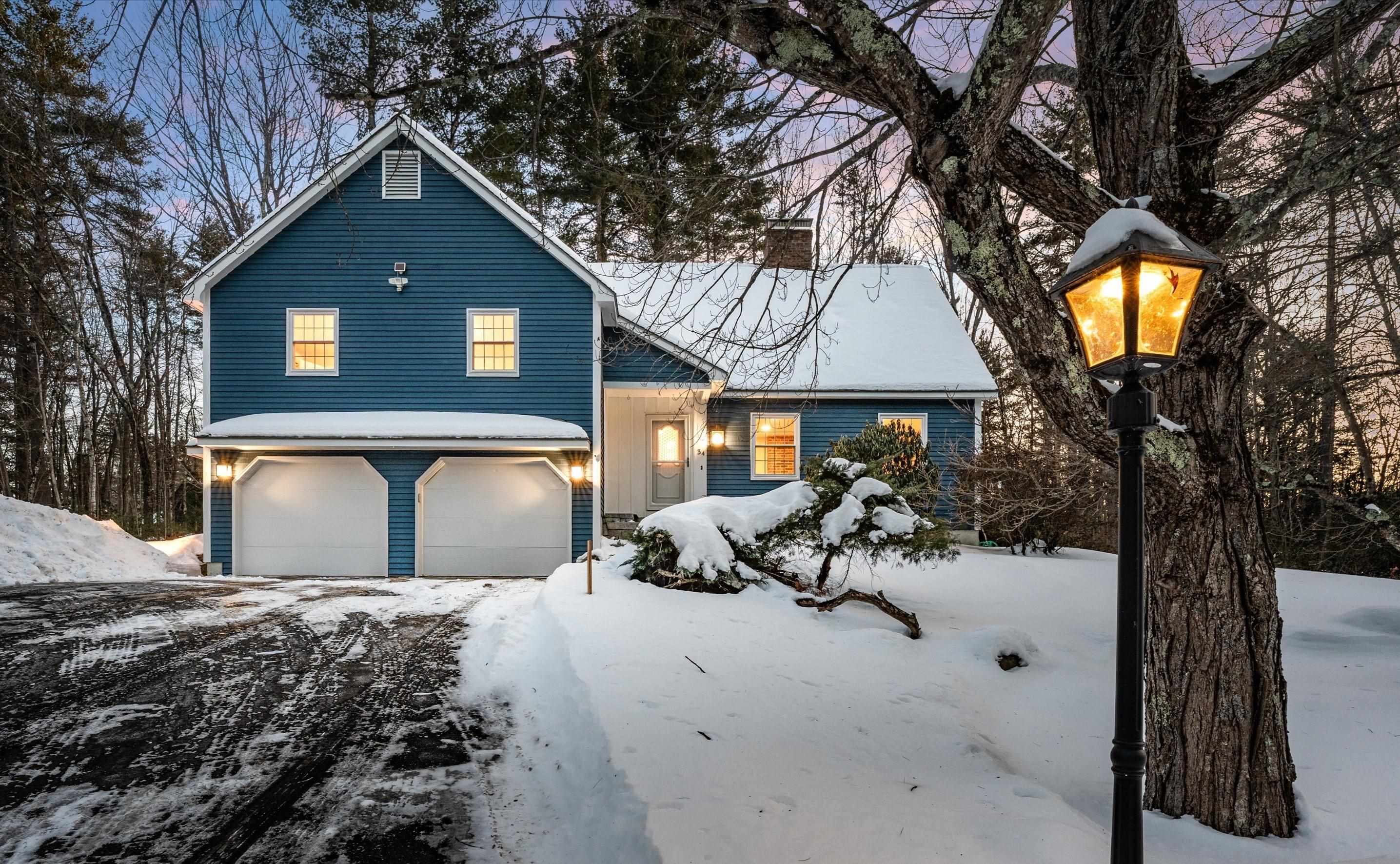 34 Hitching Post Ln, Bedford, NH 03110