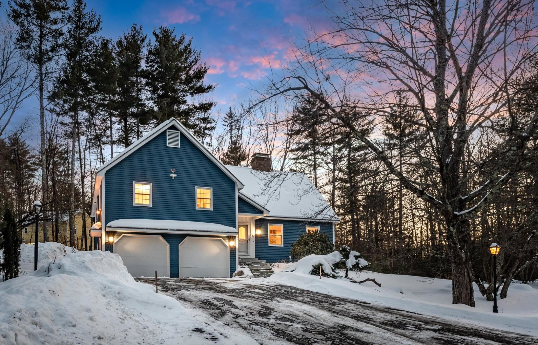 34 Hitching Post Ln, Bedford, NH 03110