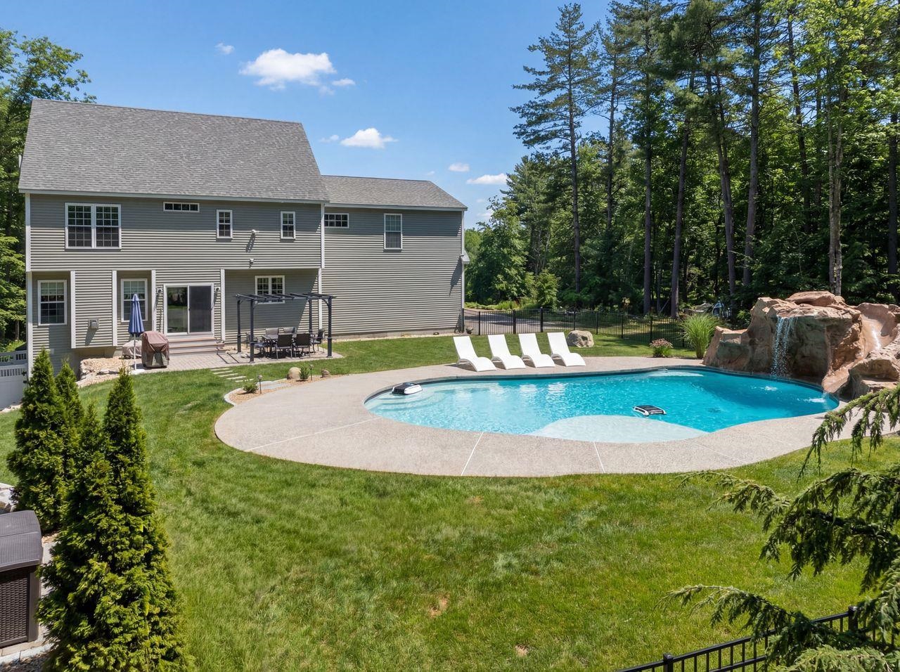 5 Harvest Ln, Bedford, NH 03110