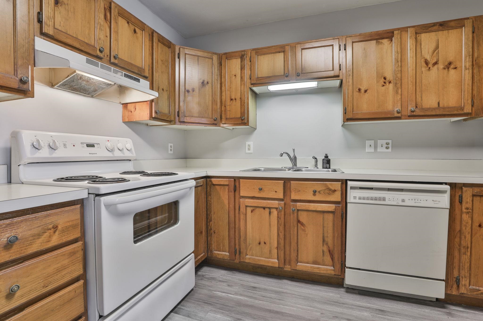 5 Tsienneto Rd, Derry, NH 03038