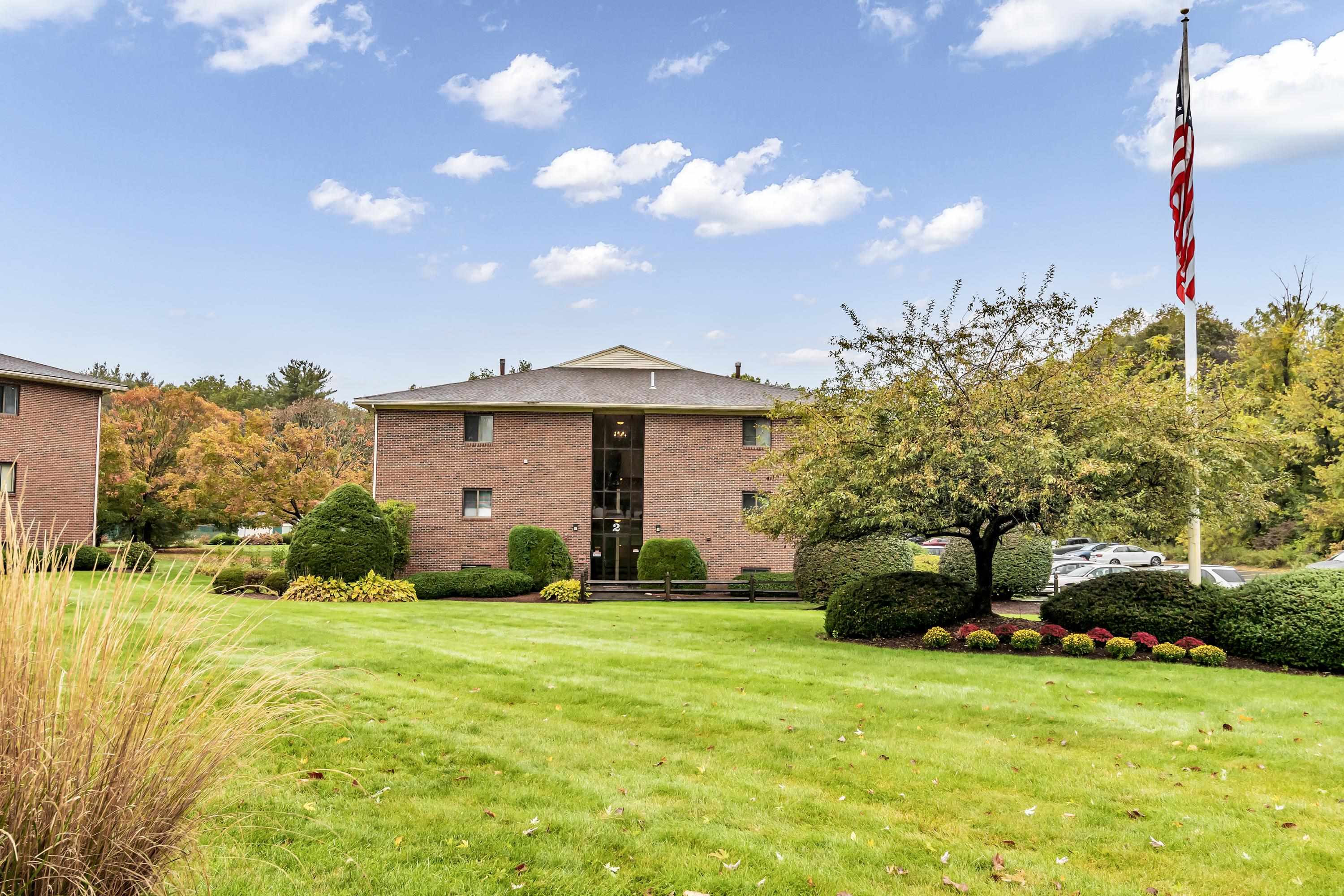 213 Abbott Farm Ln, Hudson, NH 03051