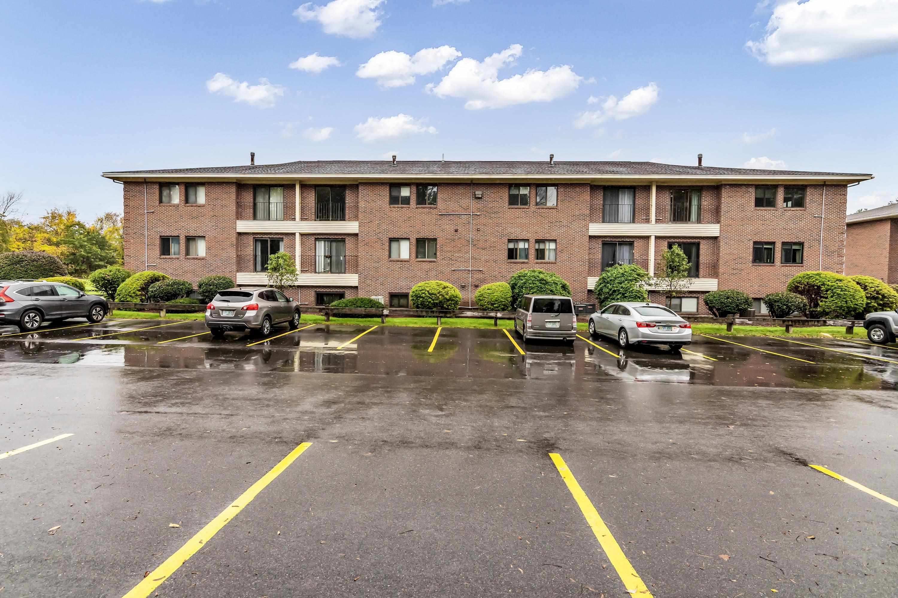 213 Abbott Farm Ln, Hudson, NH 03051