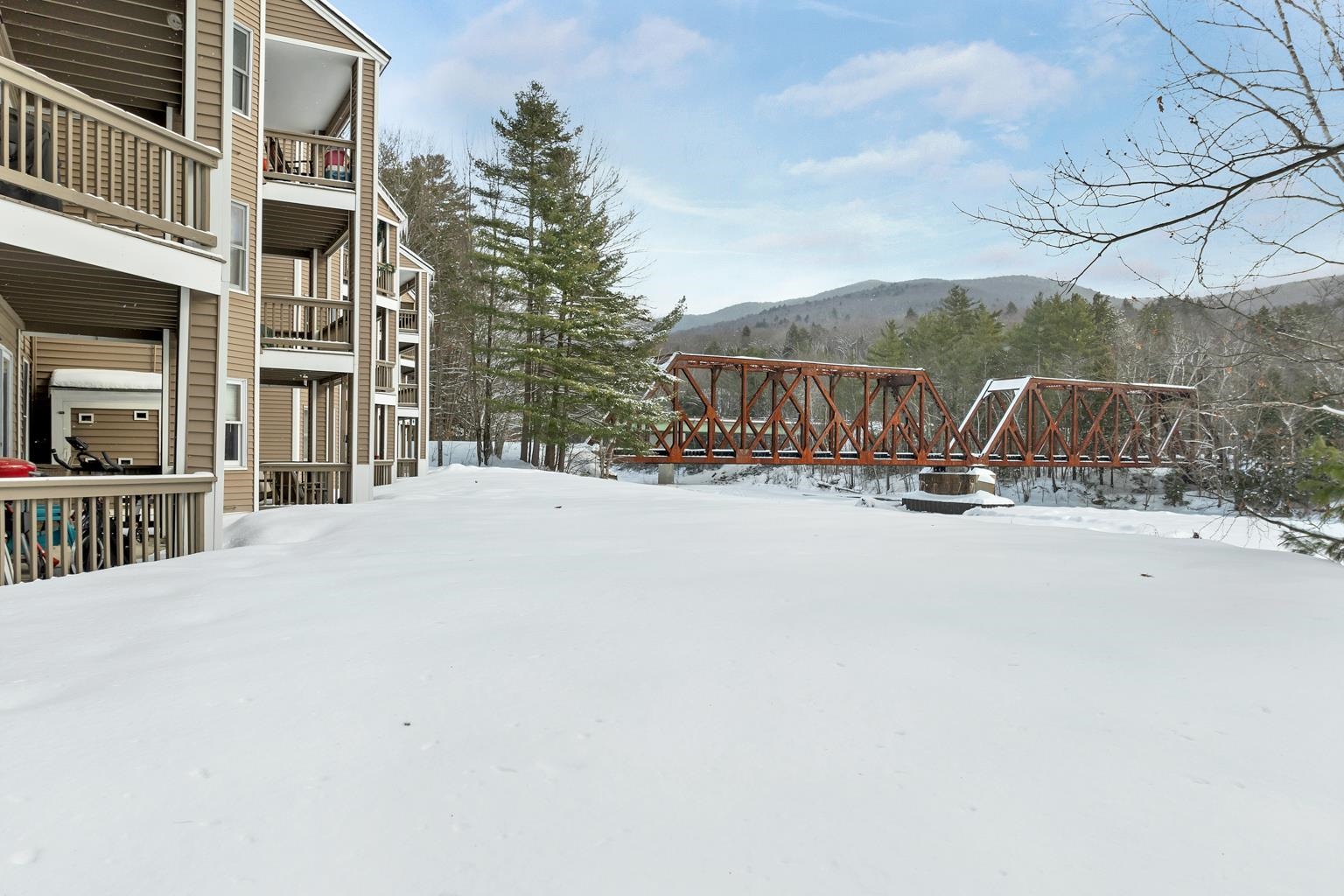 20 Crossing Dr #301, Woodstock, NH 03262