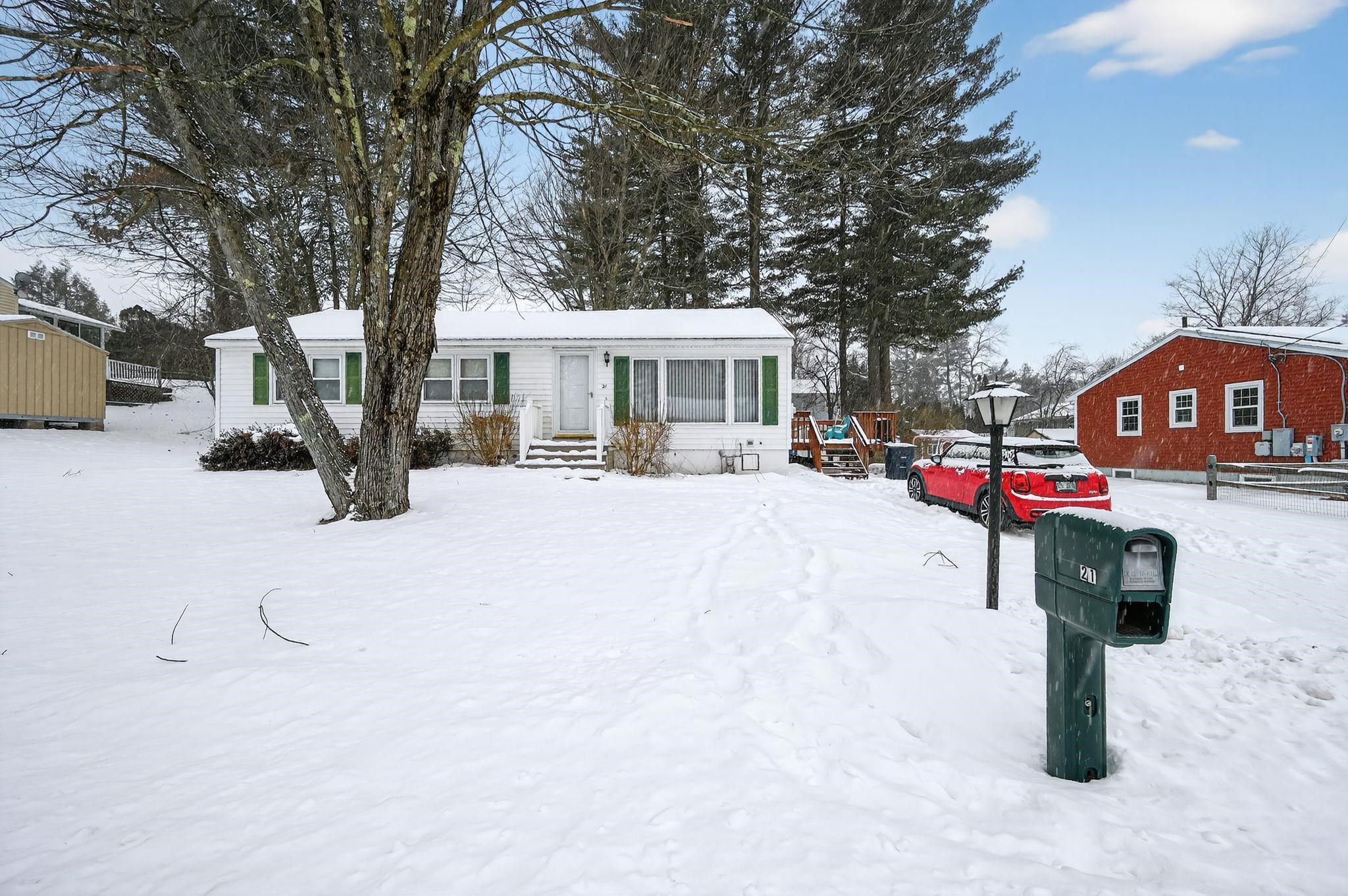 21 Parkhurst Dr, Nashua, NH 03062