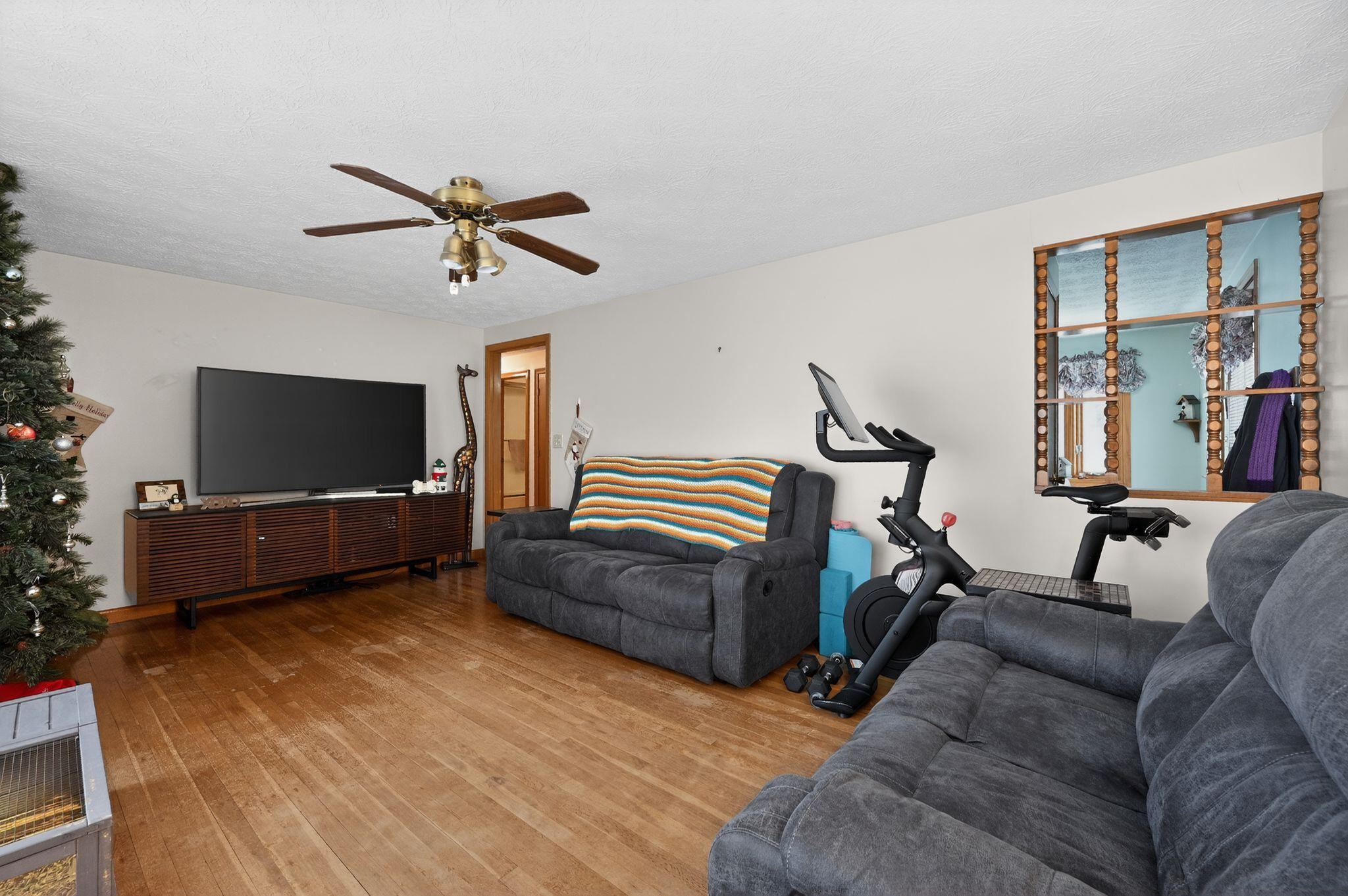 21 Parkhurst Dr, Nashua, NH 03062