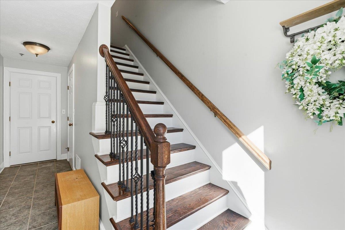 15 Shoal Creek Rd, Hudson, NH 03051