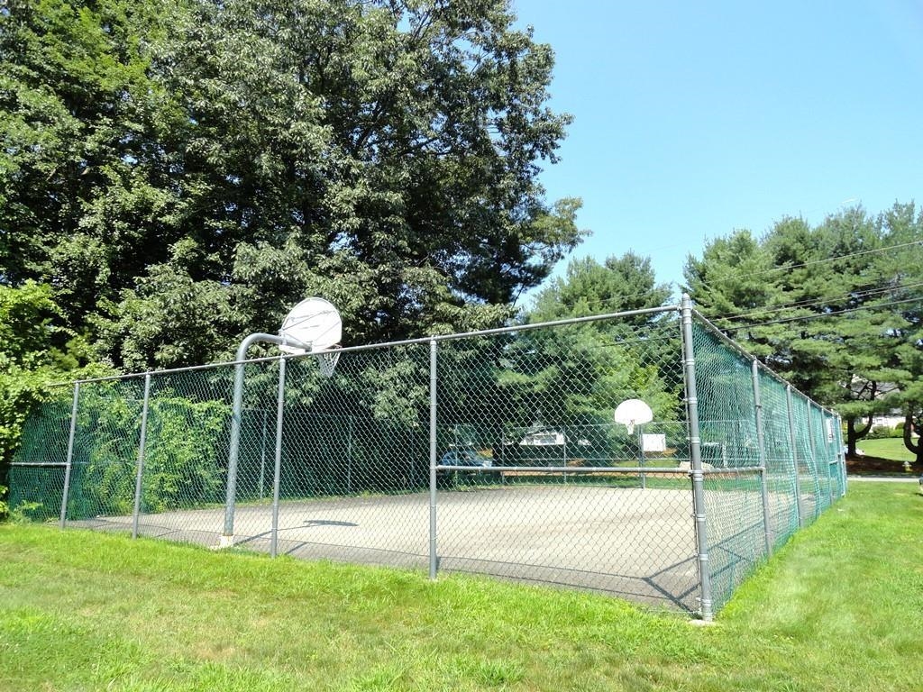 15 Shoal Creek Rd, Hudson, NH 03051