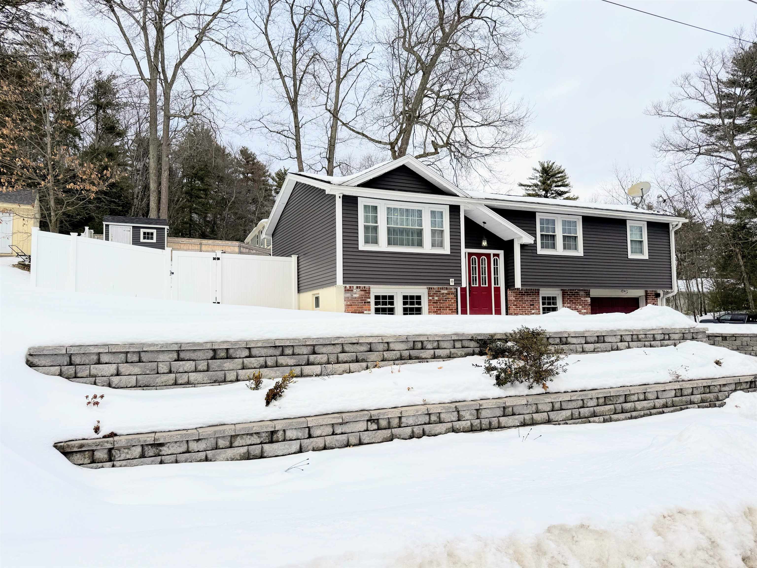 15 Dover St, Nashua, NH 03063