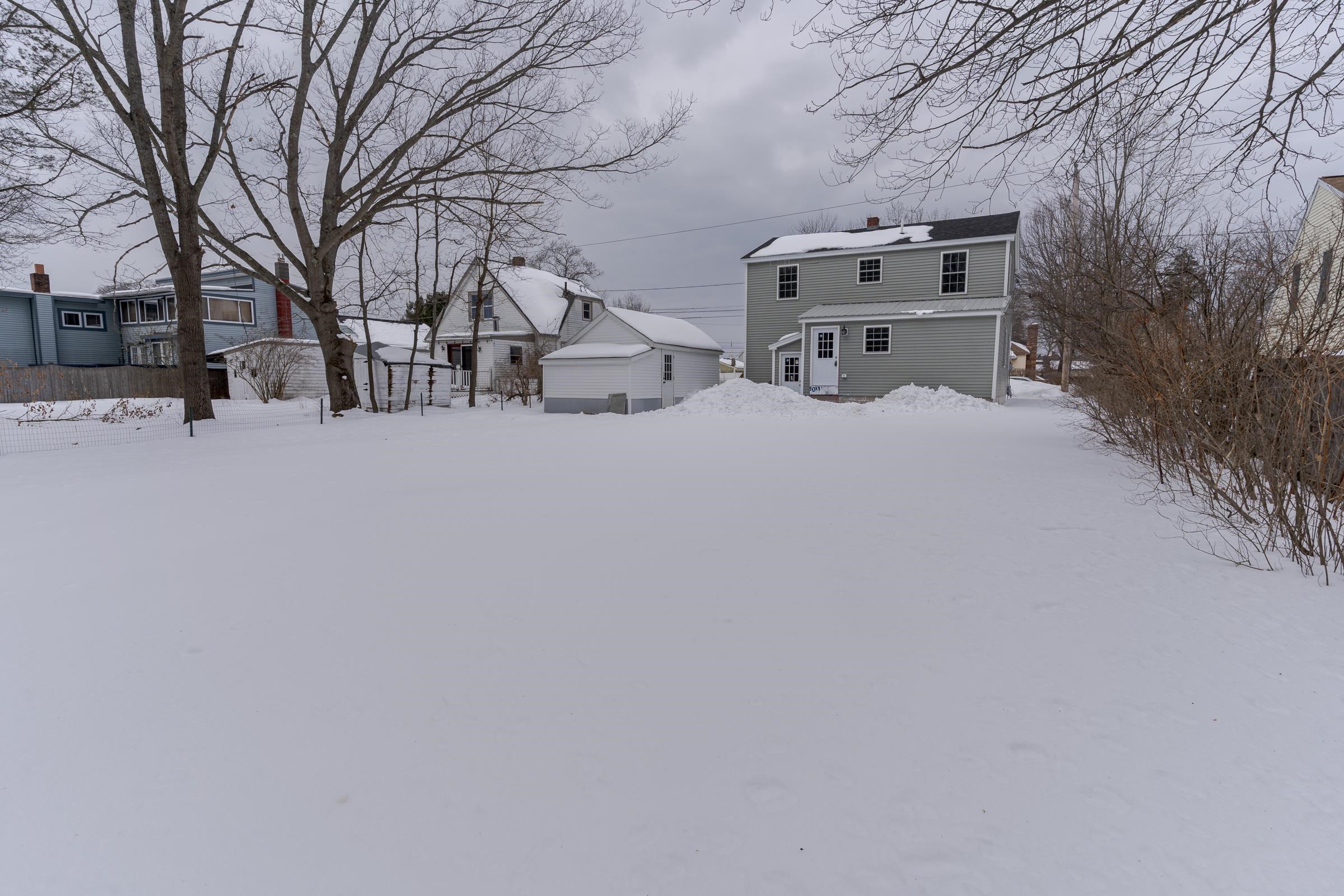 33 Linden St, Rochester, NH 03867