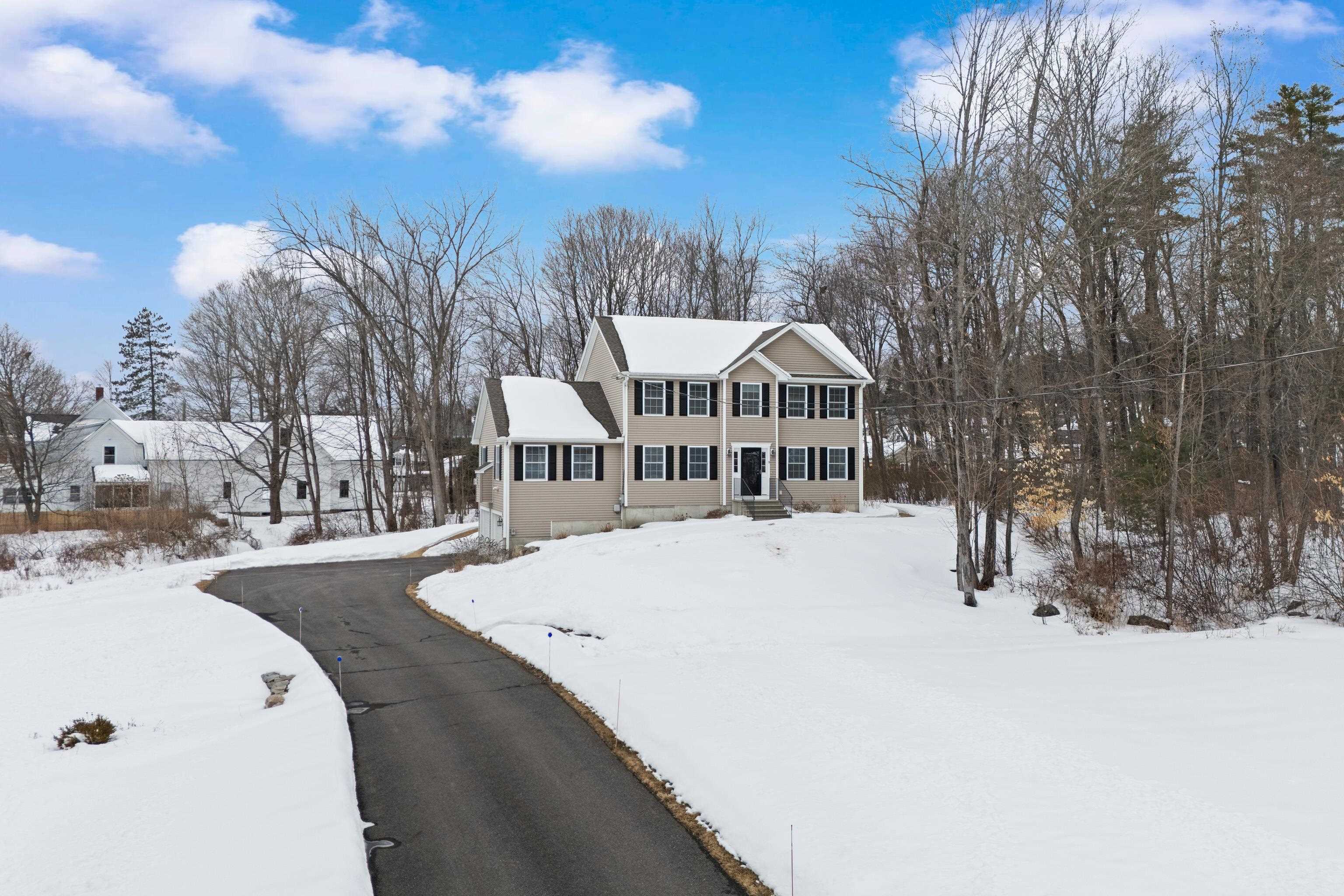 9 Maple Ave, Goffstown, NH 03045