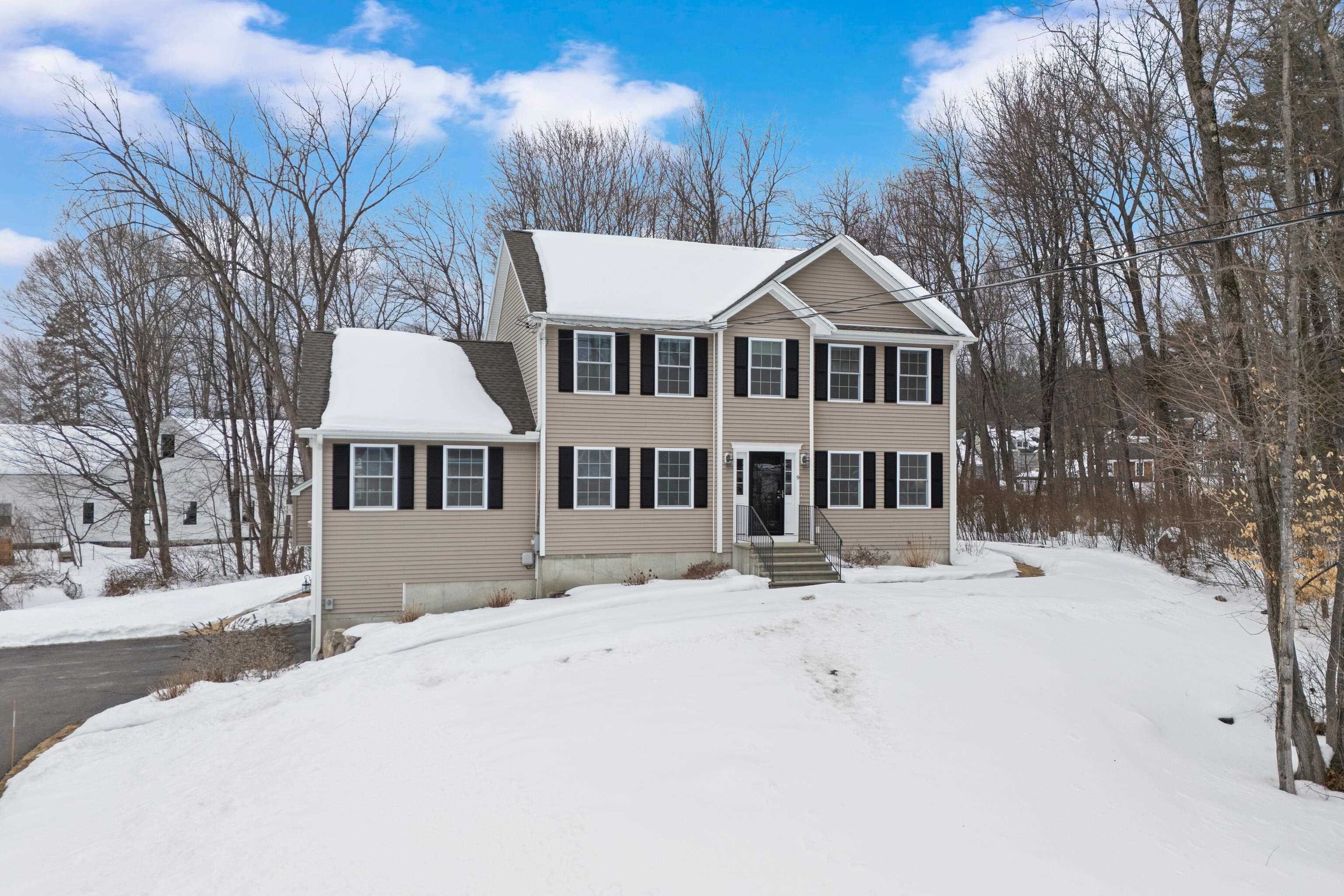 9 Maple Ave, Goffstown, NH 03045