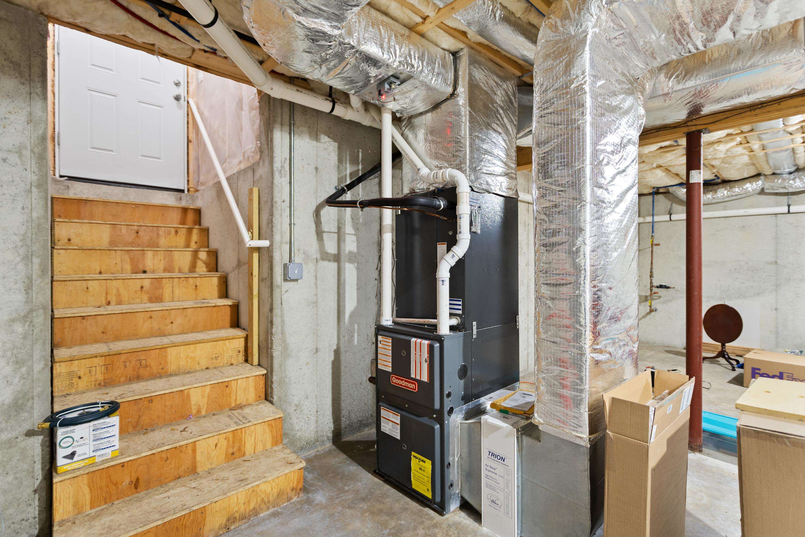 9 Maple Ave, Goffstown, NH 03045