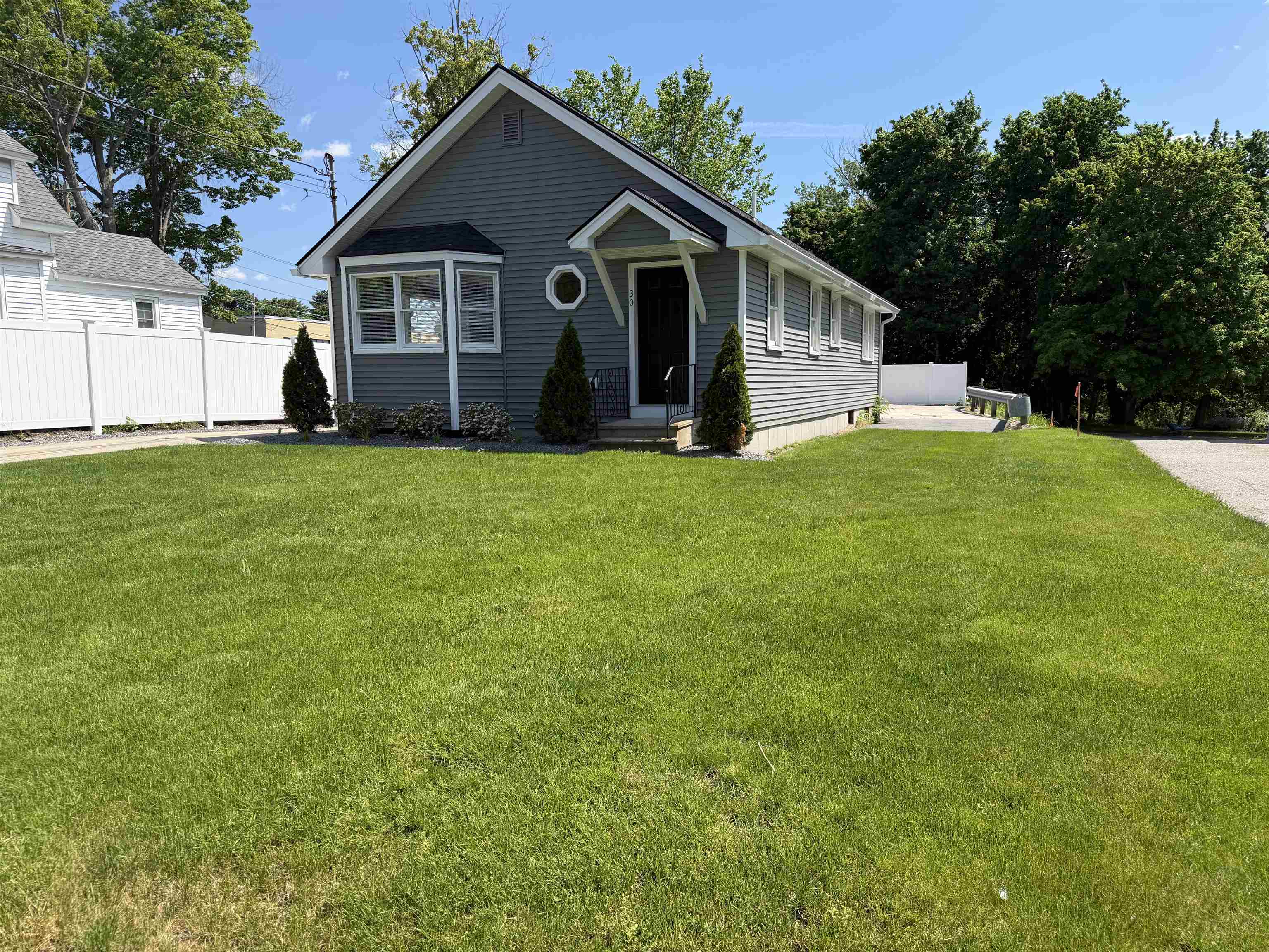 30 Main St, Salem, NH 03079