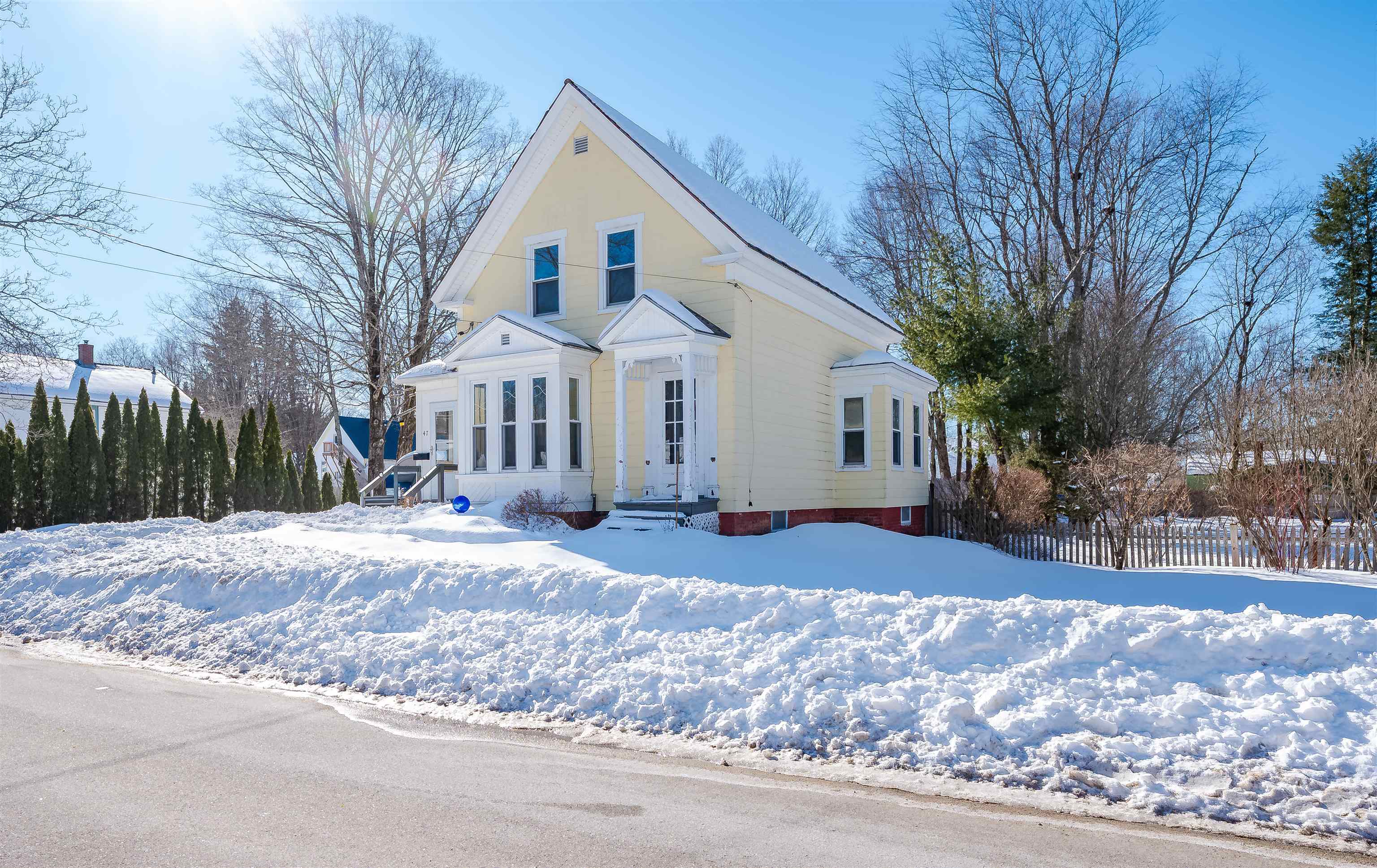 47 Chamberlain St, Rochester, NH 03867