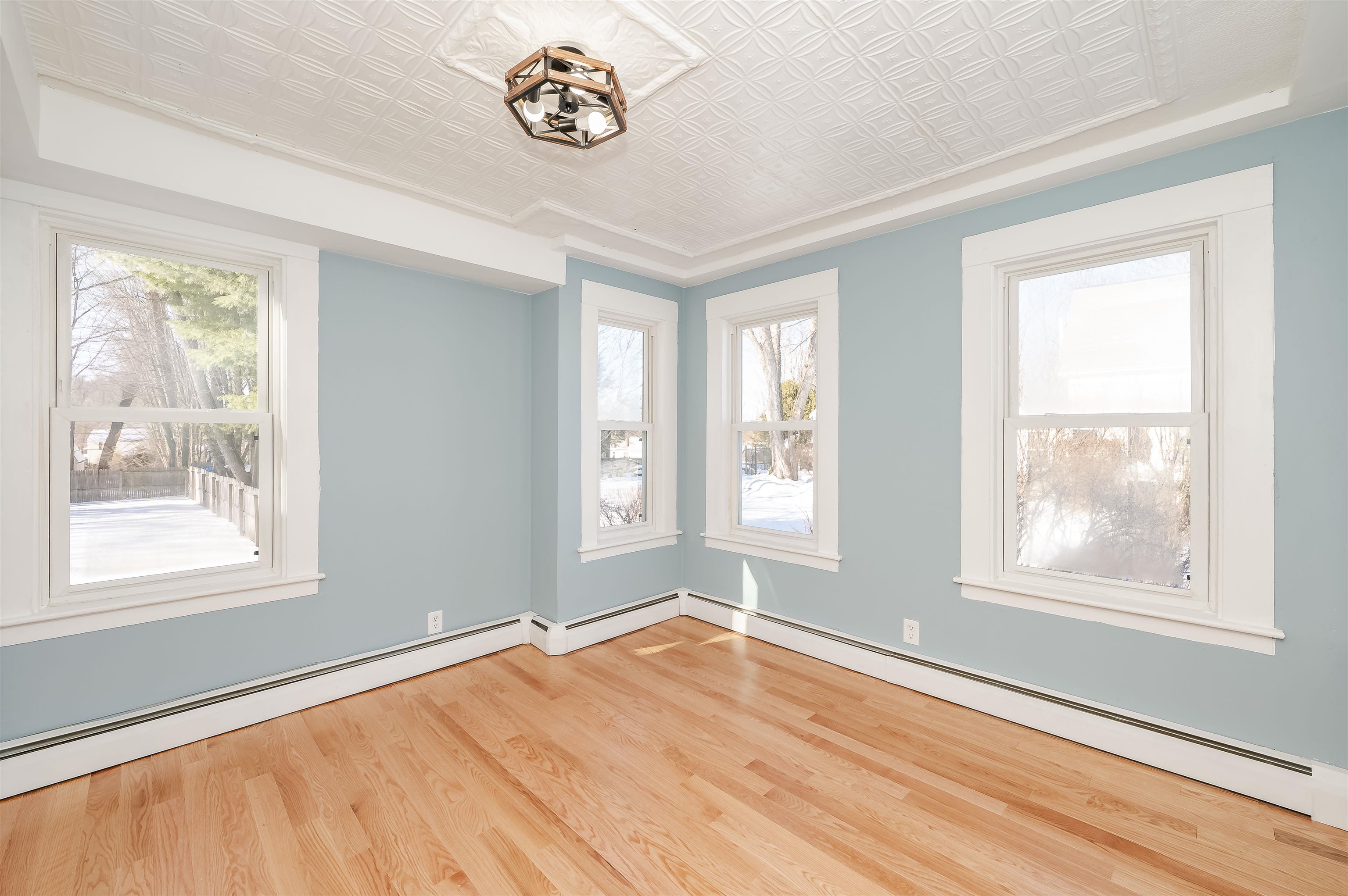 47 Chamberlain St, Rochester, NH 03867