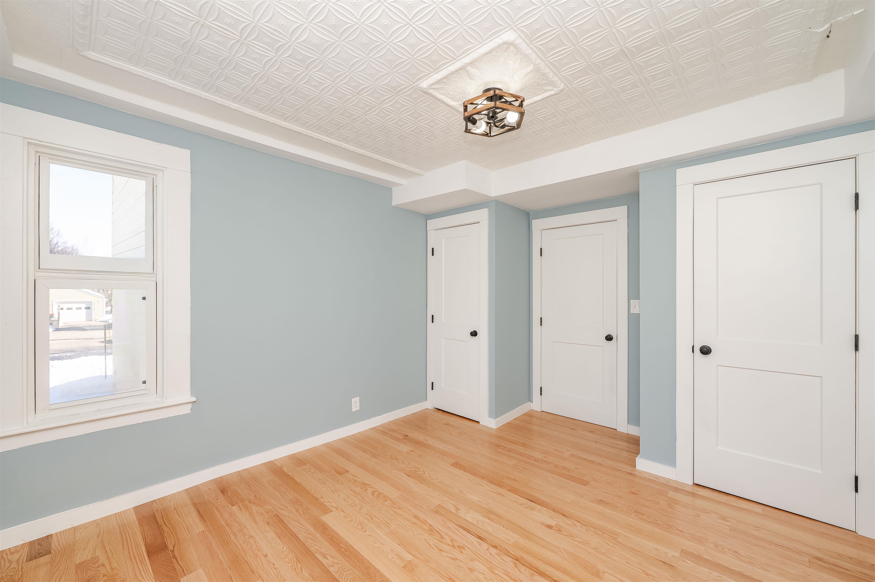 47 Chamberlain St, Rochester, NH 03867