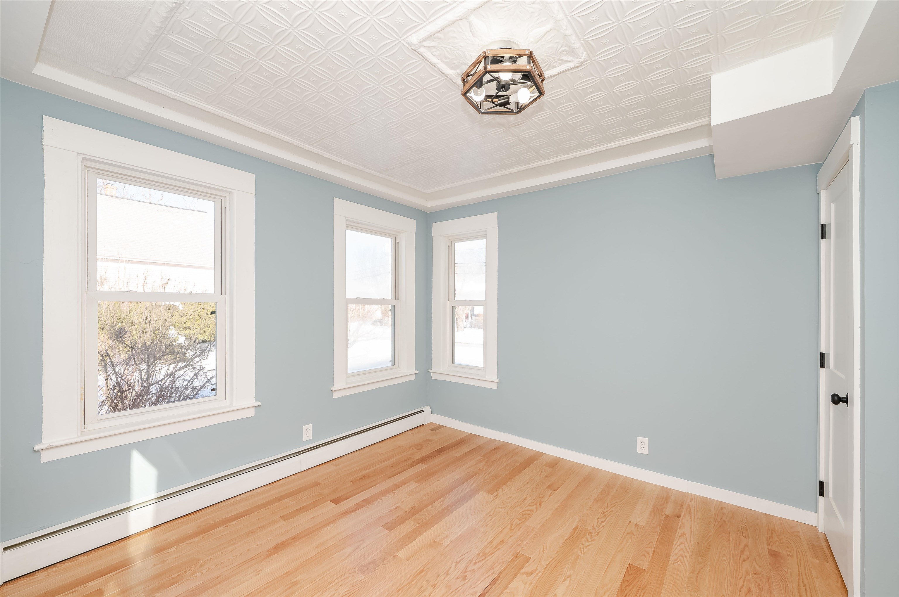 47 Chamberlain St, Rochester, NH 03867