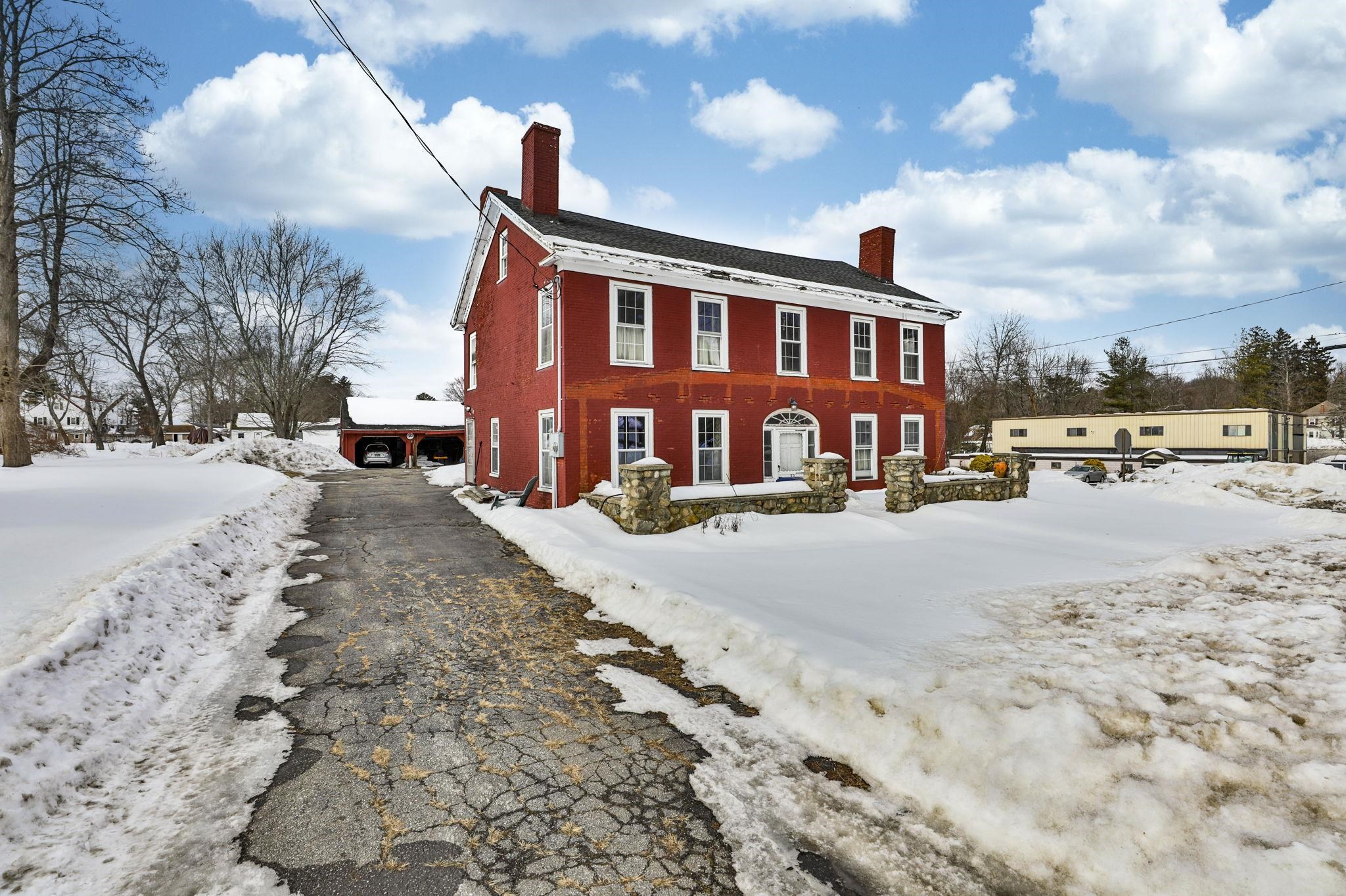 32 Main St, Plaistow, NH 03865