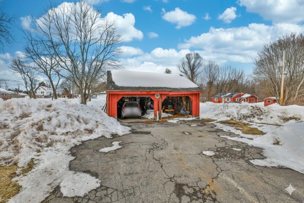 32 Main St, Plaistow, NH 03865