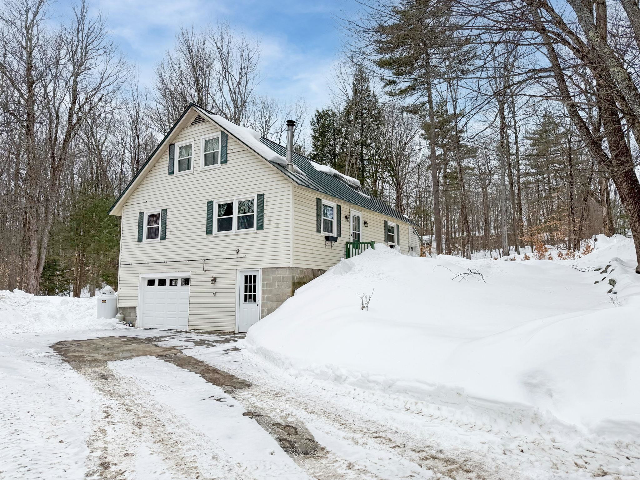 56 Hogg Hill Rd, Bradford, NH 03221