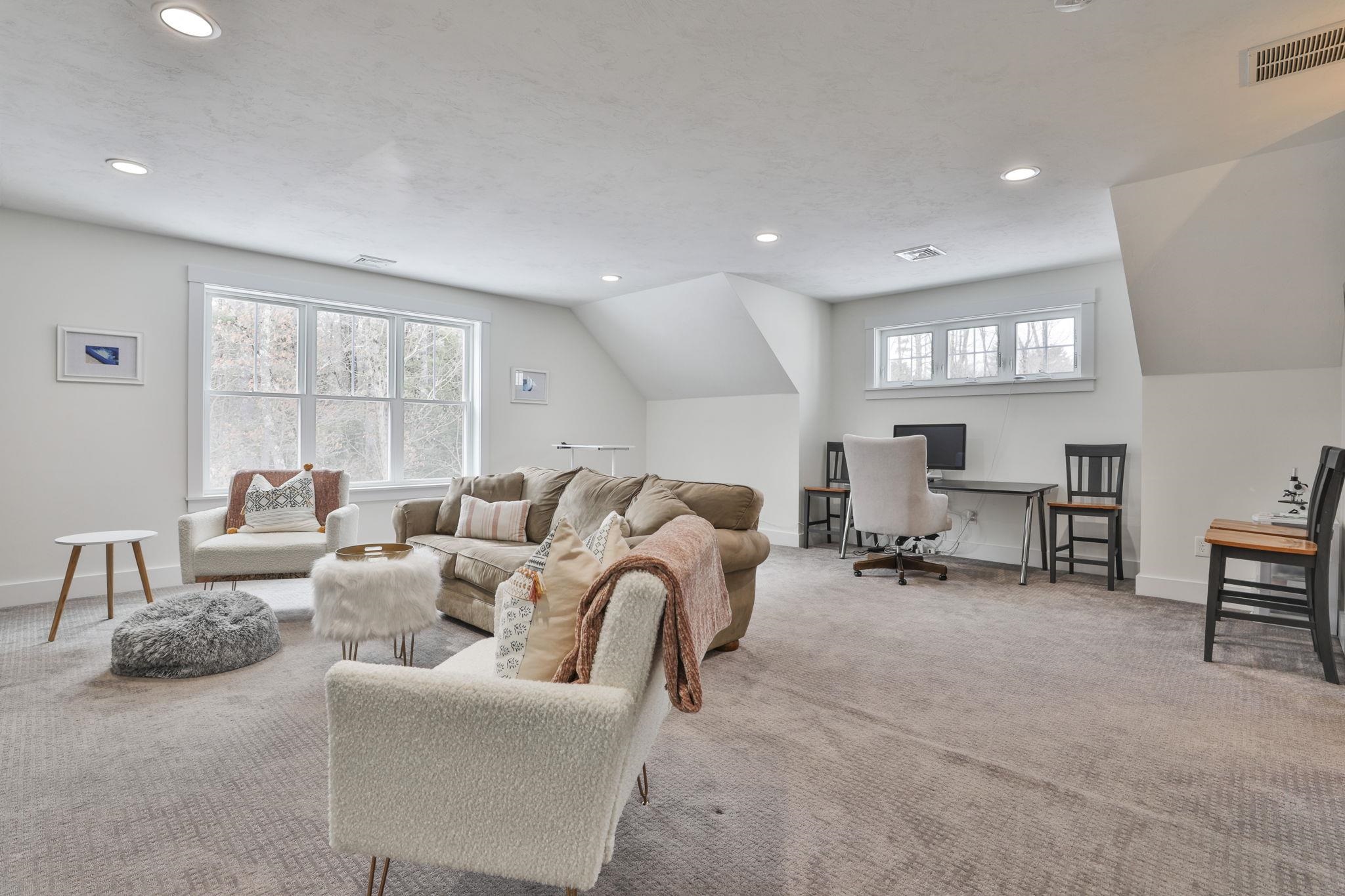 9 Quigley Way, Brookline, NH 03033