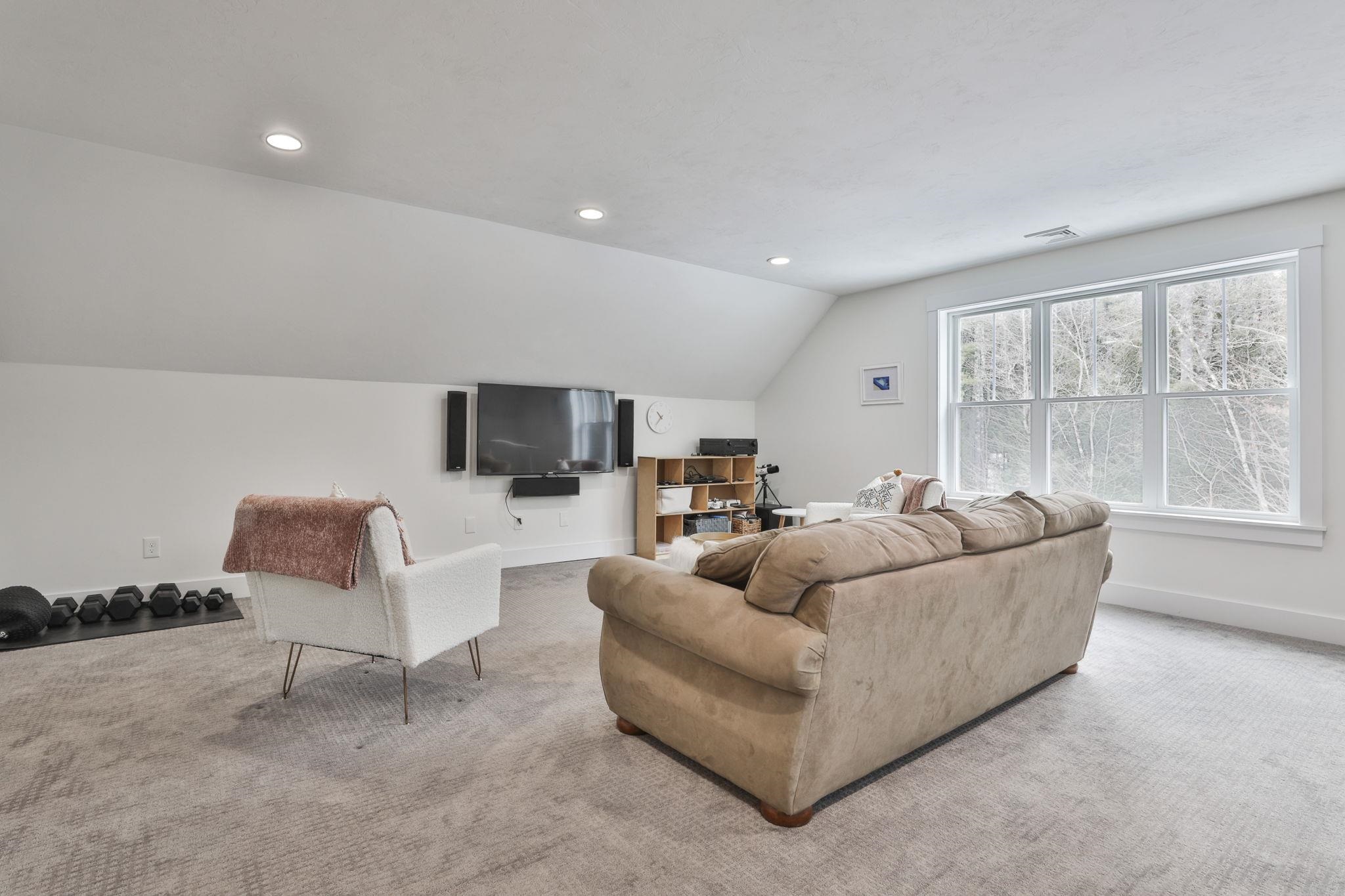 9 Quigley Way, Brookline, NH 03033