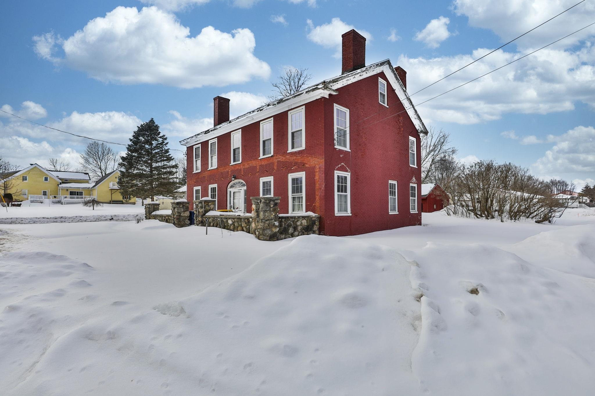 32 Main St, Plaistow, NH 03865