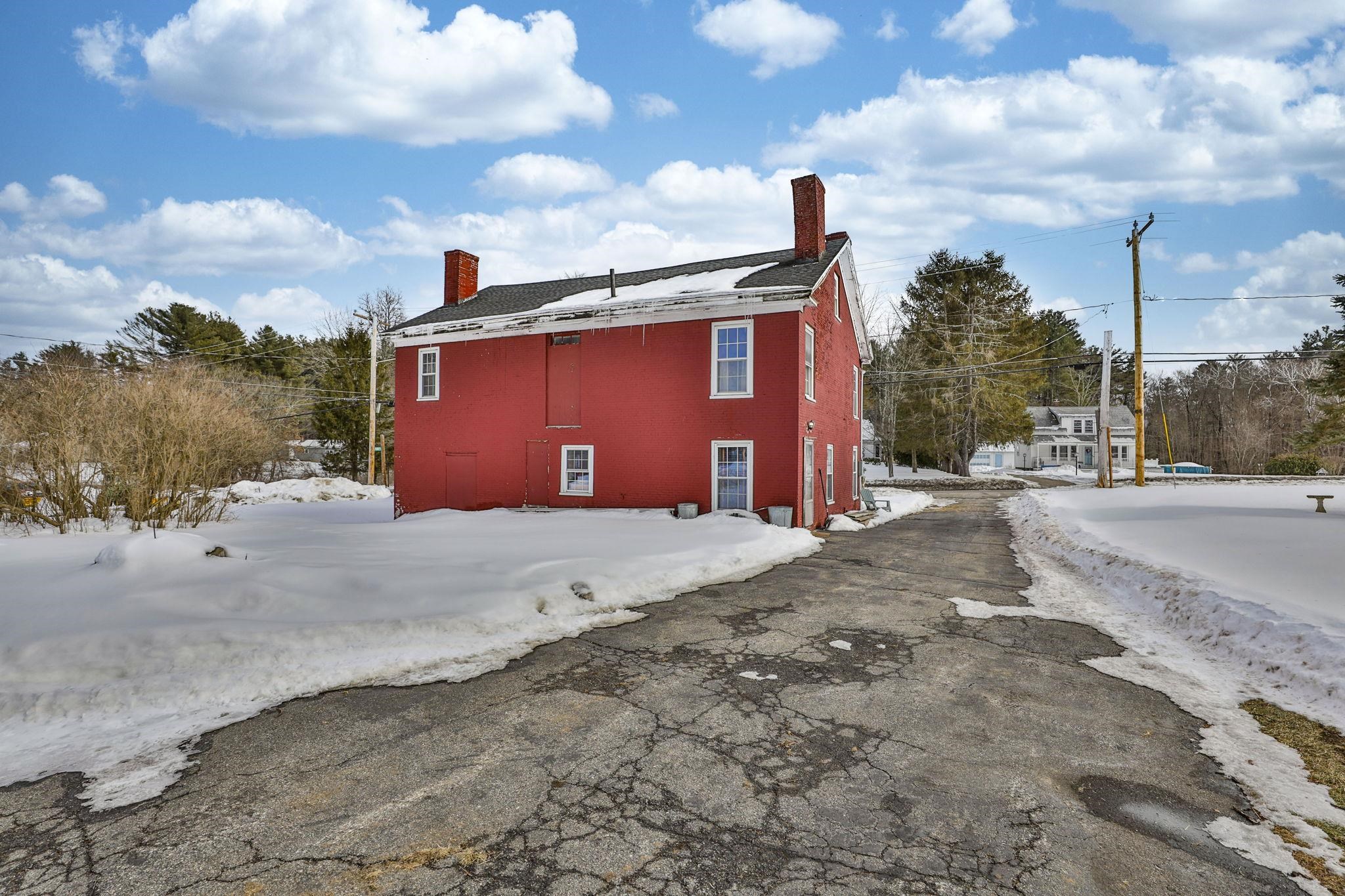 32 Main St, Plaistow, NH 03865
