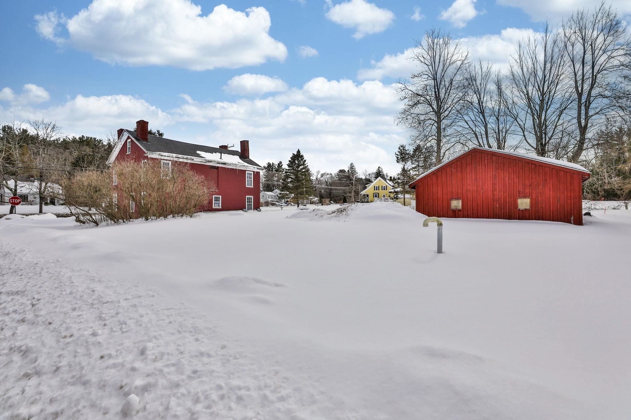 32 Main St, Plaistow, NH 03865