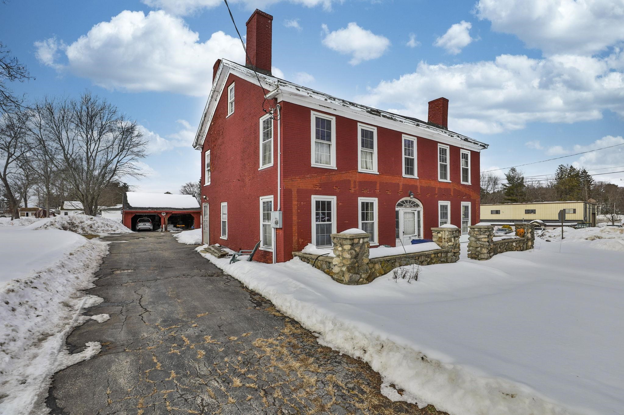 32 Main St, Plaistow, NH 03865
