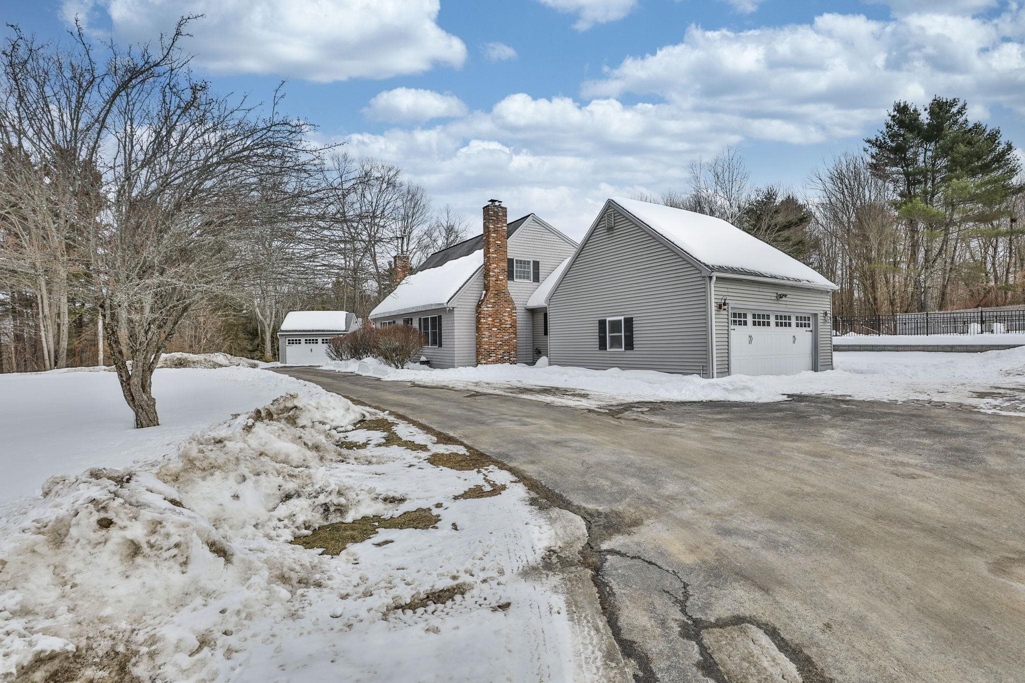 37 Jane Dr, Candia, NH 03034