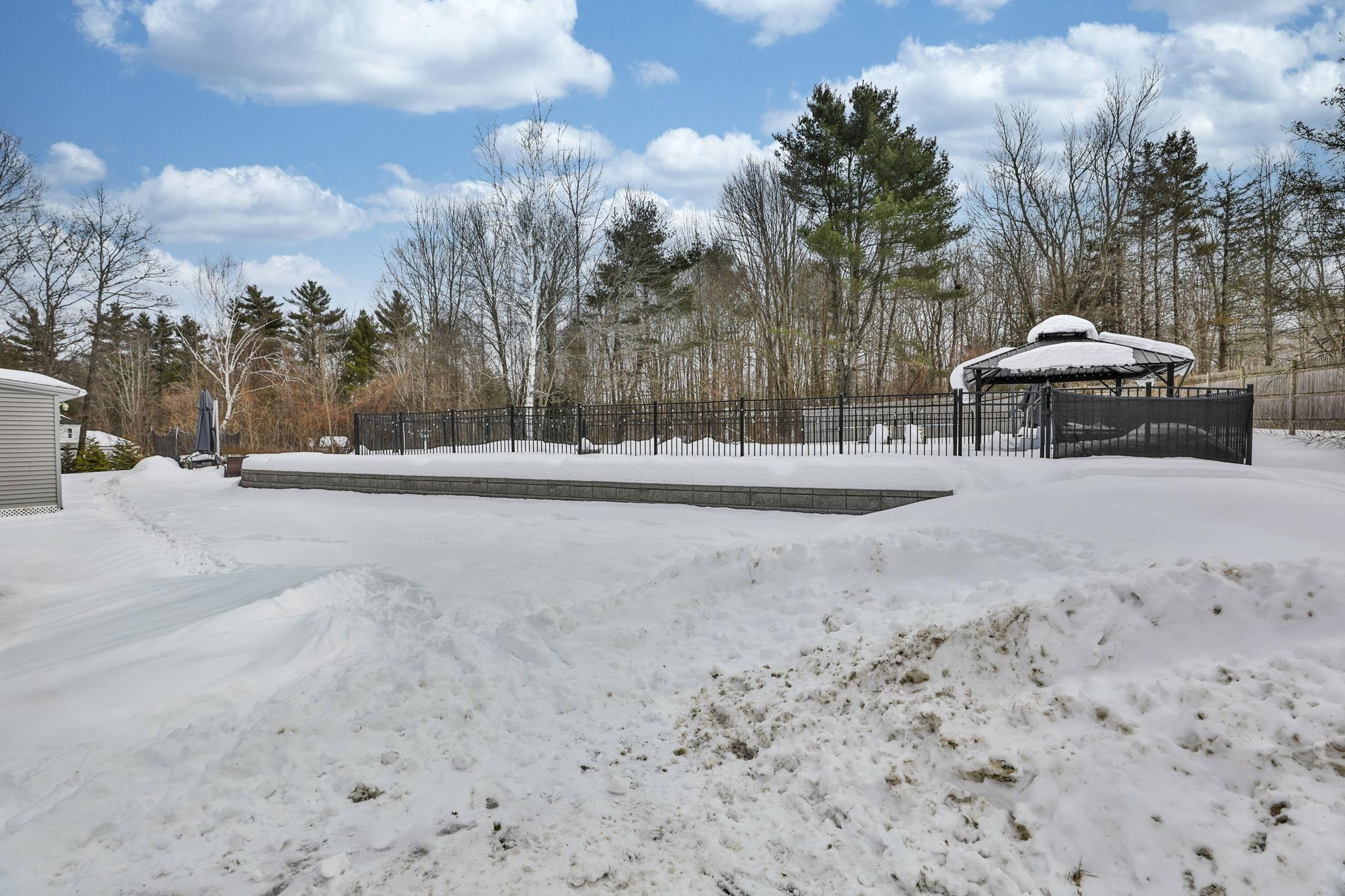 37 Jane Dr, Candia, NH 03034