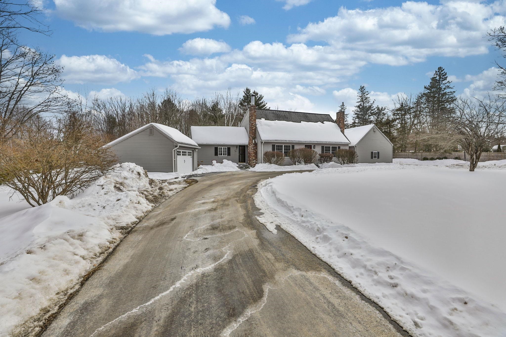 37 Jane Dr, Candia, NH 03034