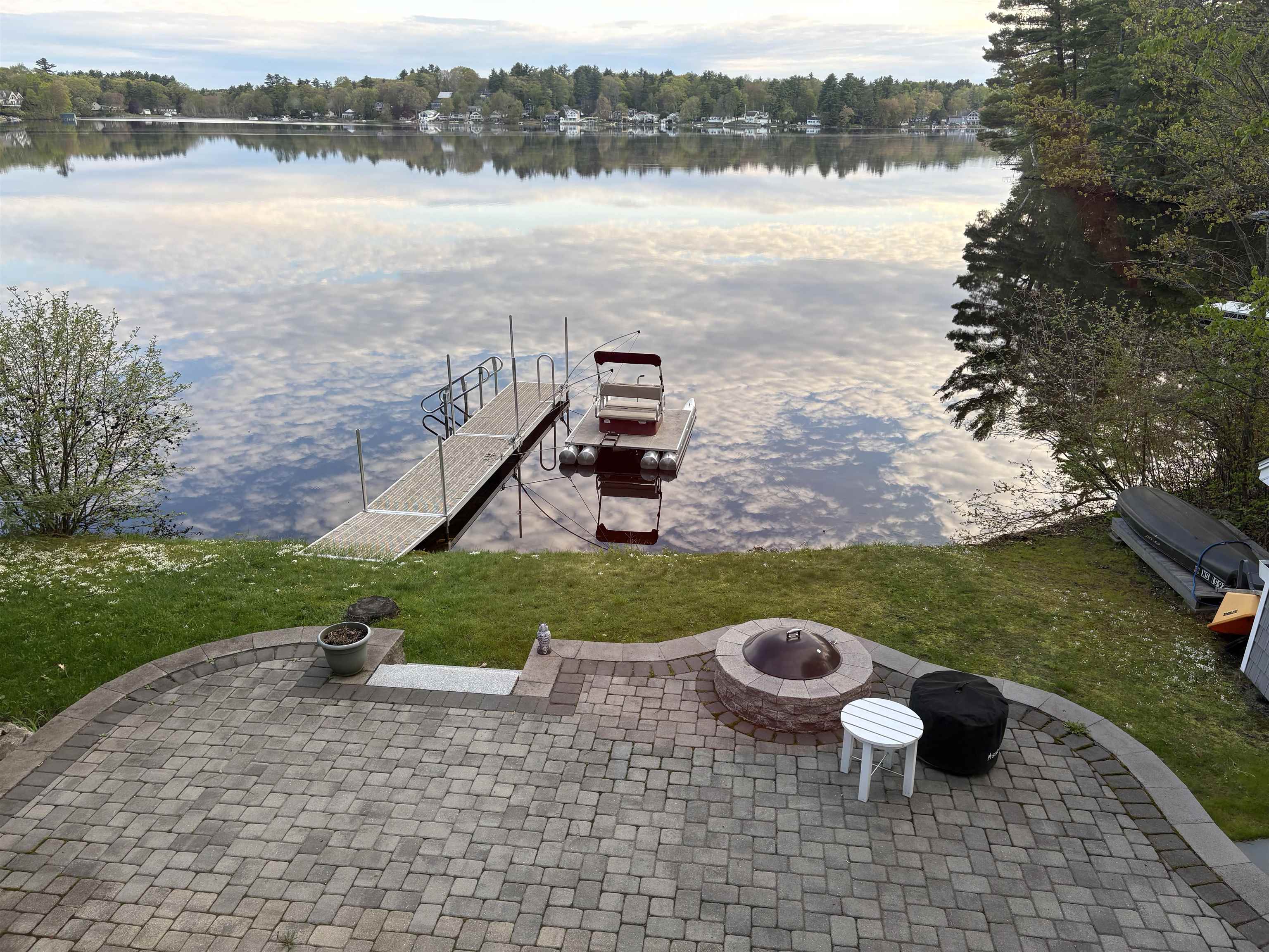 271 Pond View Dr, Hampstead, NH 03826