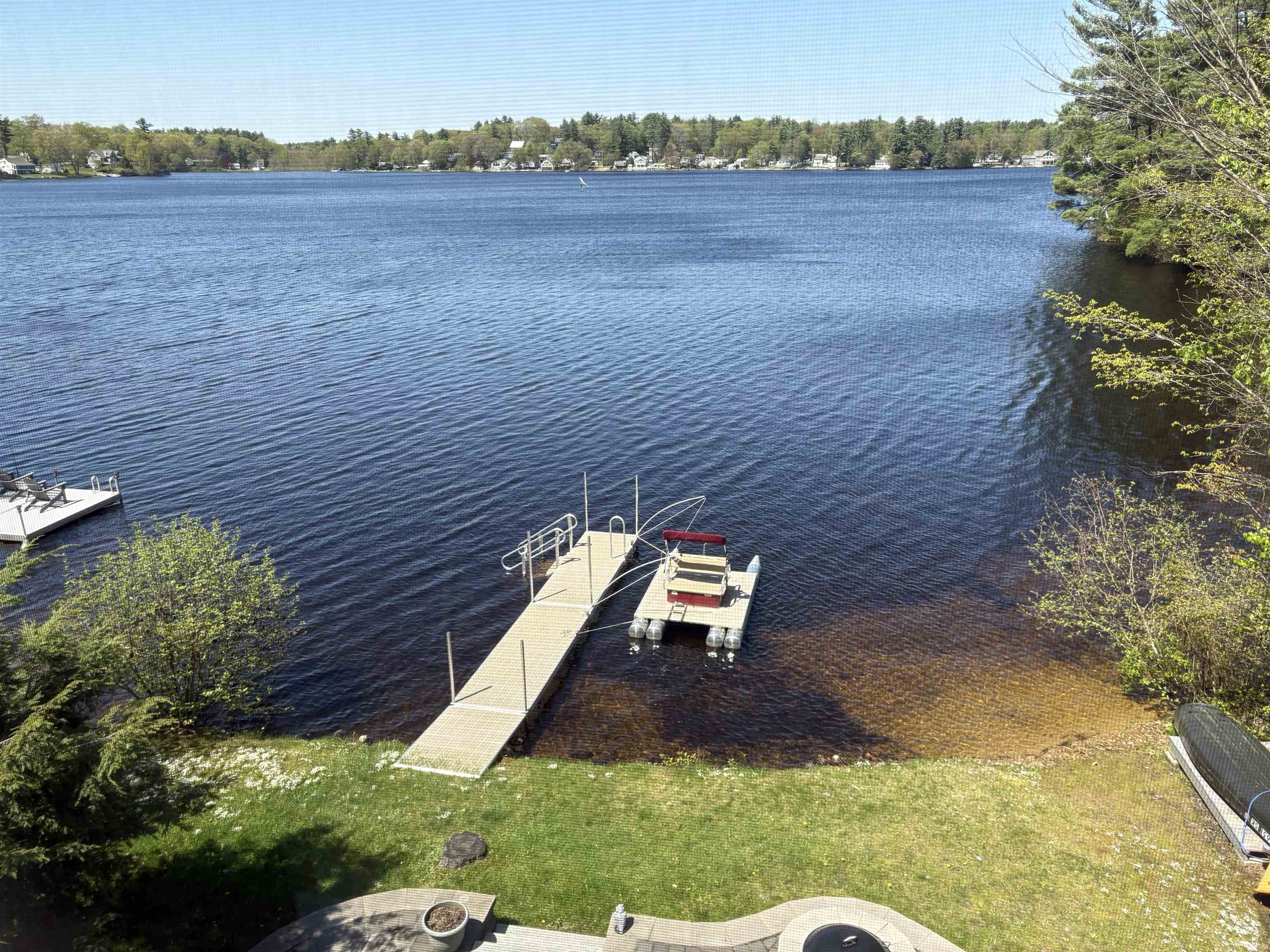 271 Pond View Dr, Hampstead, NH 03826